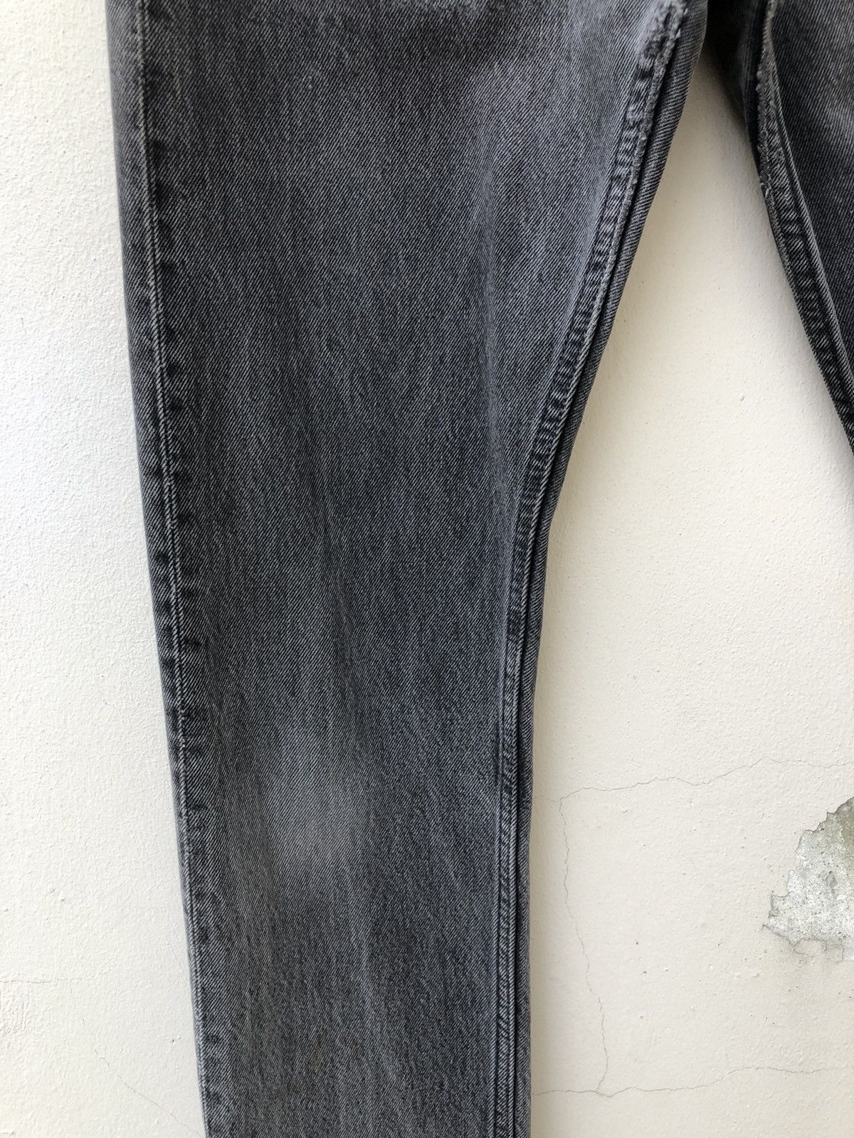 Levi's × Vintage Vintage 90s Levi’s 501 Jeans Faded Black Denim Size US 27 - 5 Thumbnail