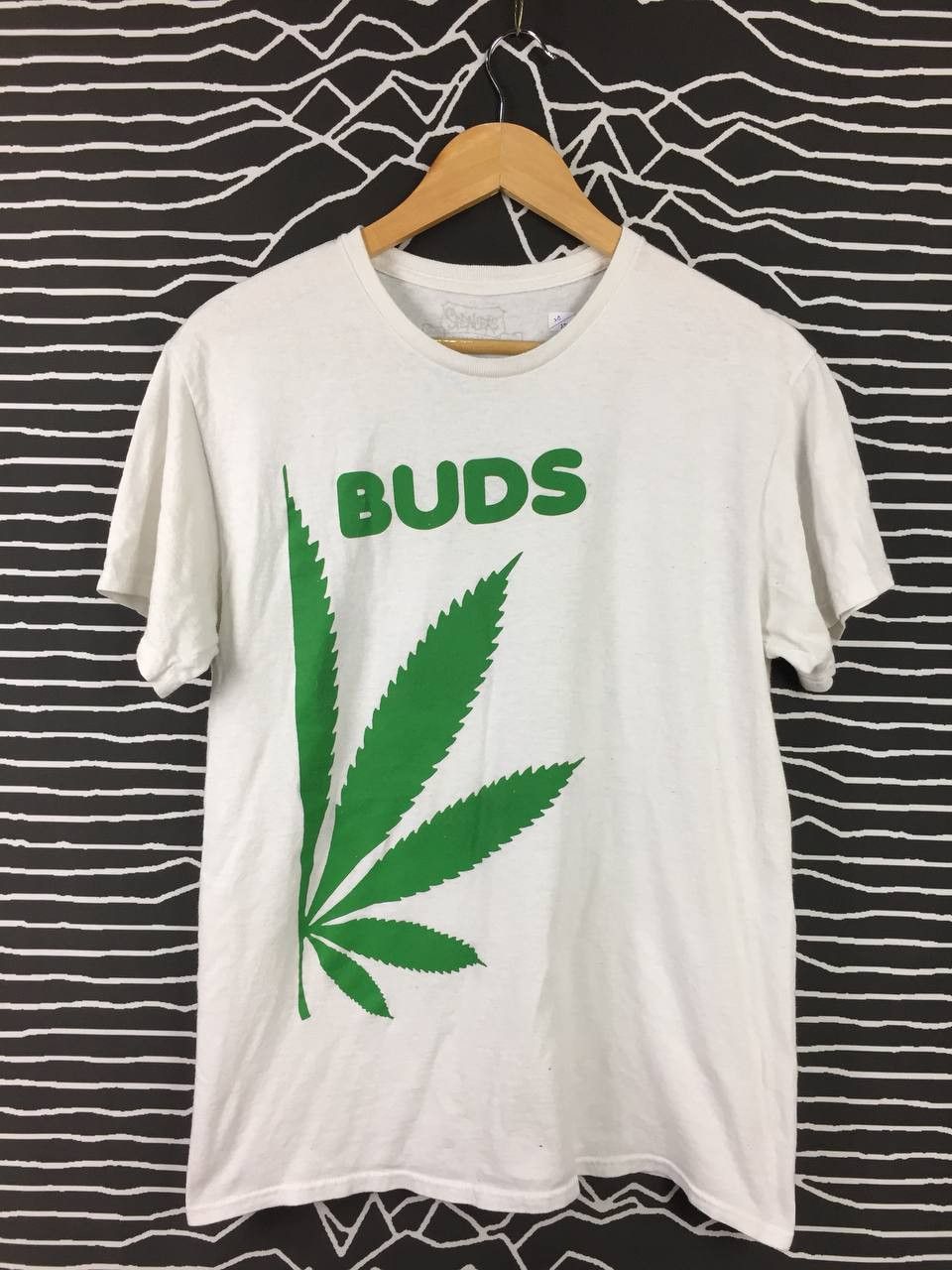 Vintage Buds Weeds Marijuana Graphics Spencers Tshirt Size US M / EU 48-50 / 2 - 1 Thumbnail