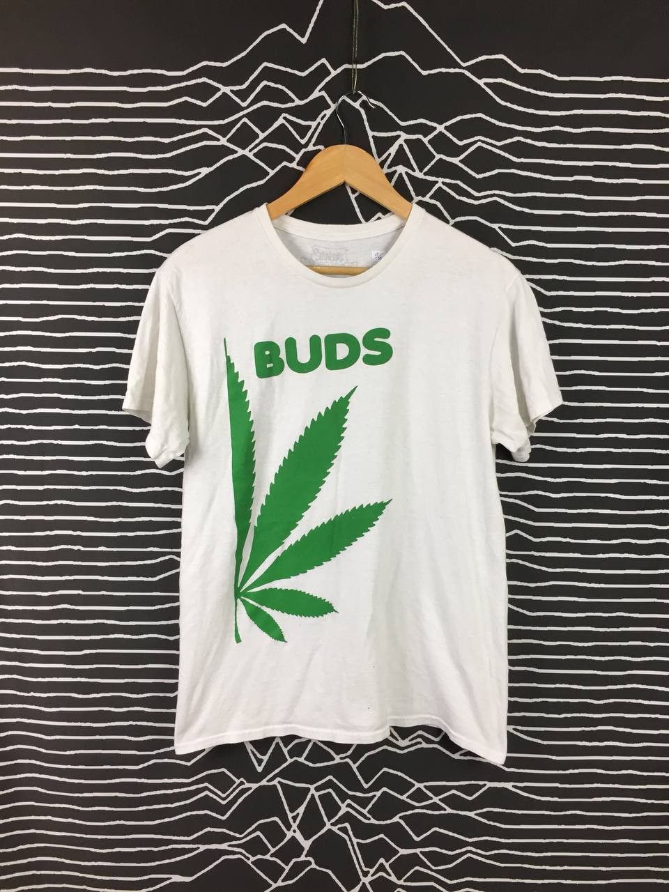 Vintage Buds Weeds Marijuana Graphics Spencers Tshirt Size US M / EU 48-50 / 2 - 2 Thumbnail