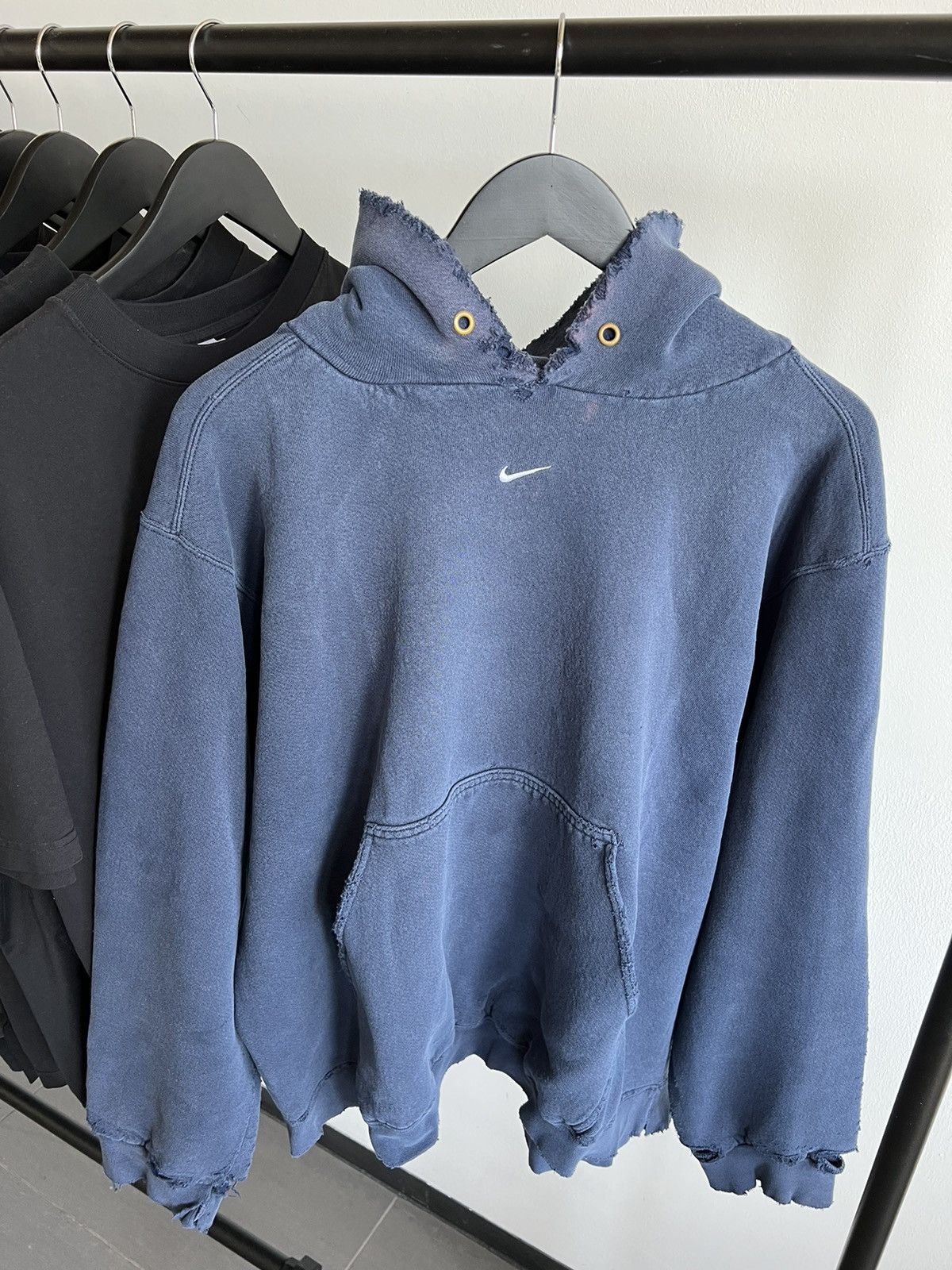 Nike Vintage Thrashed Nike Center Swoosh Hoodie Size US XL / EU 56 / 4 - 1 Thumbnail