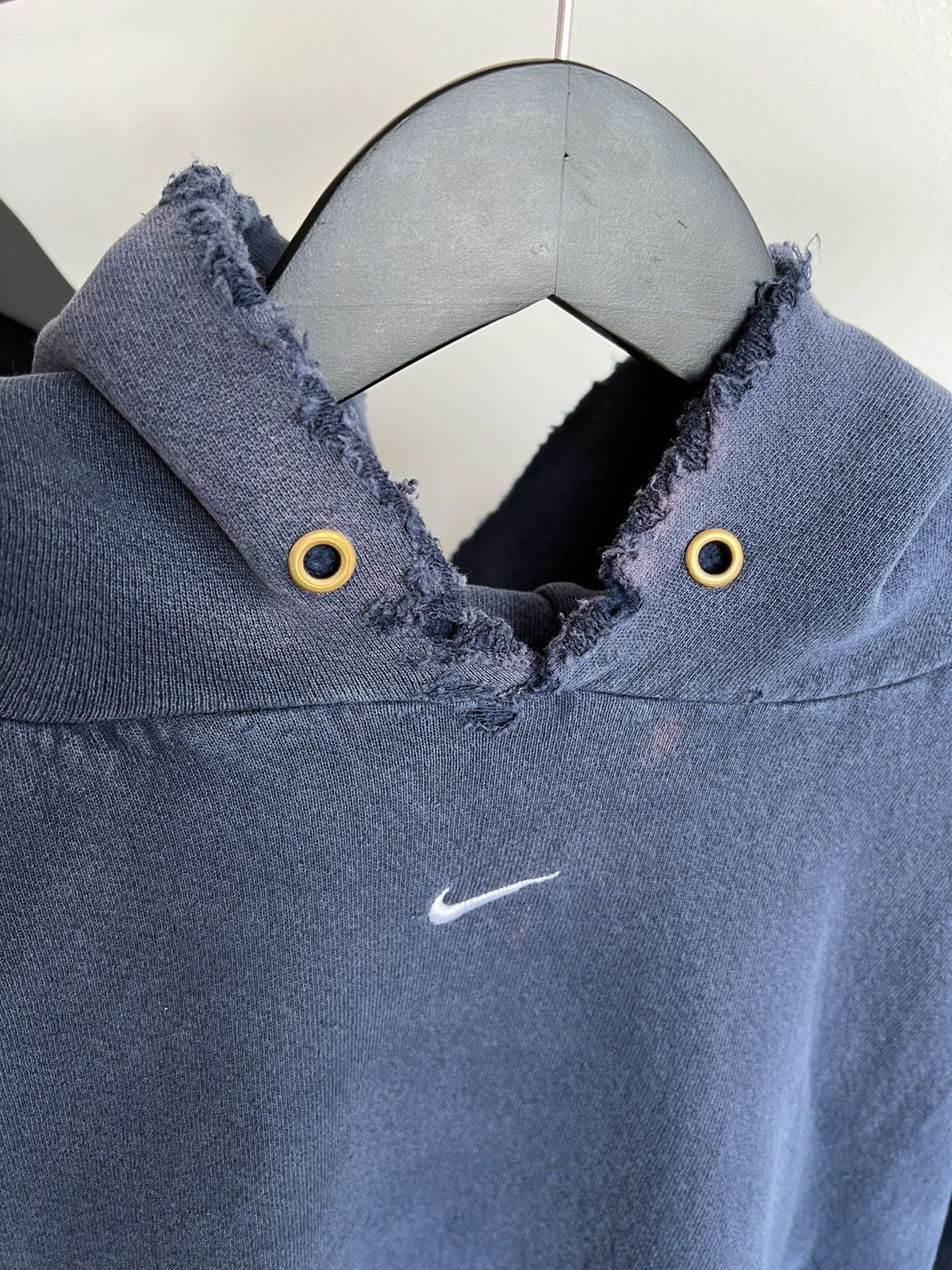 Nike Vintage Thrashed Nike Center Swoosh Hoodie Size US XL / EU 56 / 4 - 5 Thumbnail