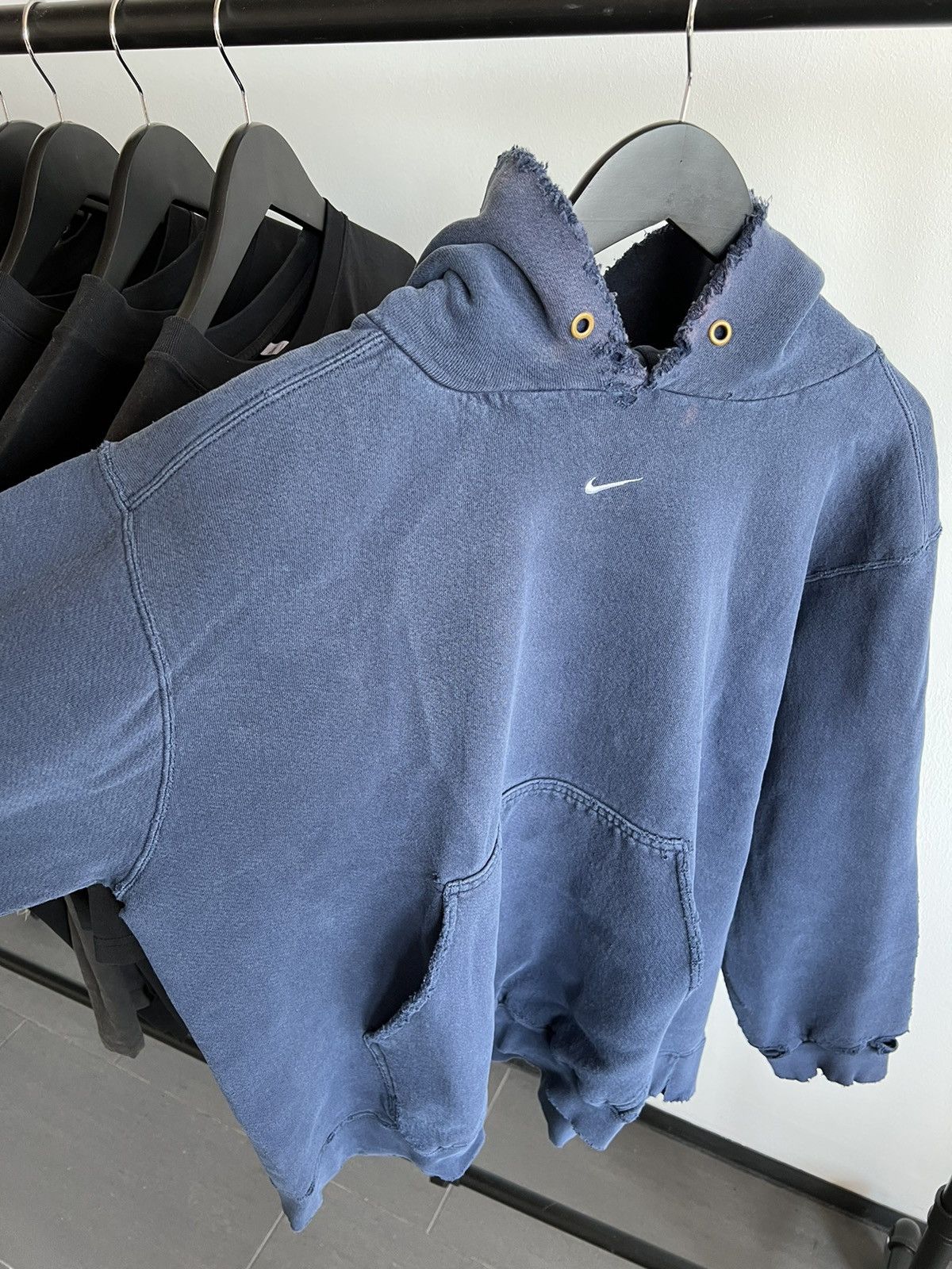 Nike Vintage Thrashed Nike Center Swoosh Hoodie Size US XL / EU 56 / 4 - 4 Thumbnail