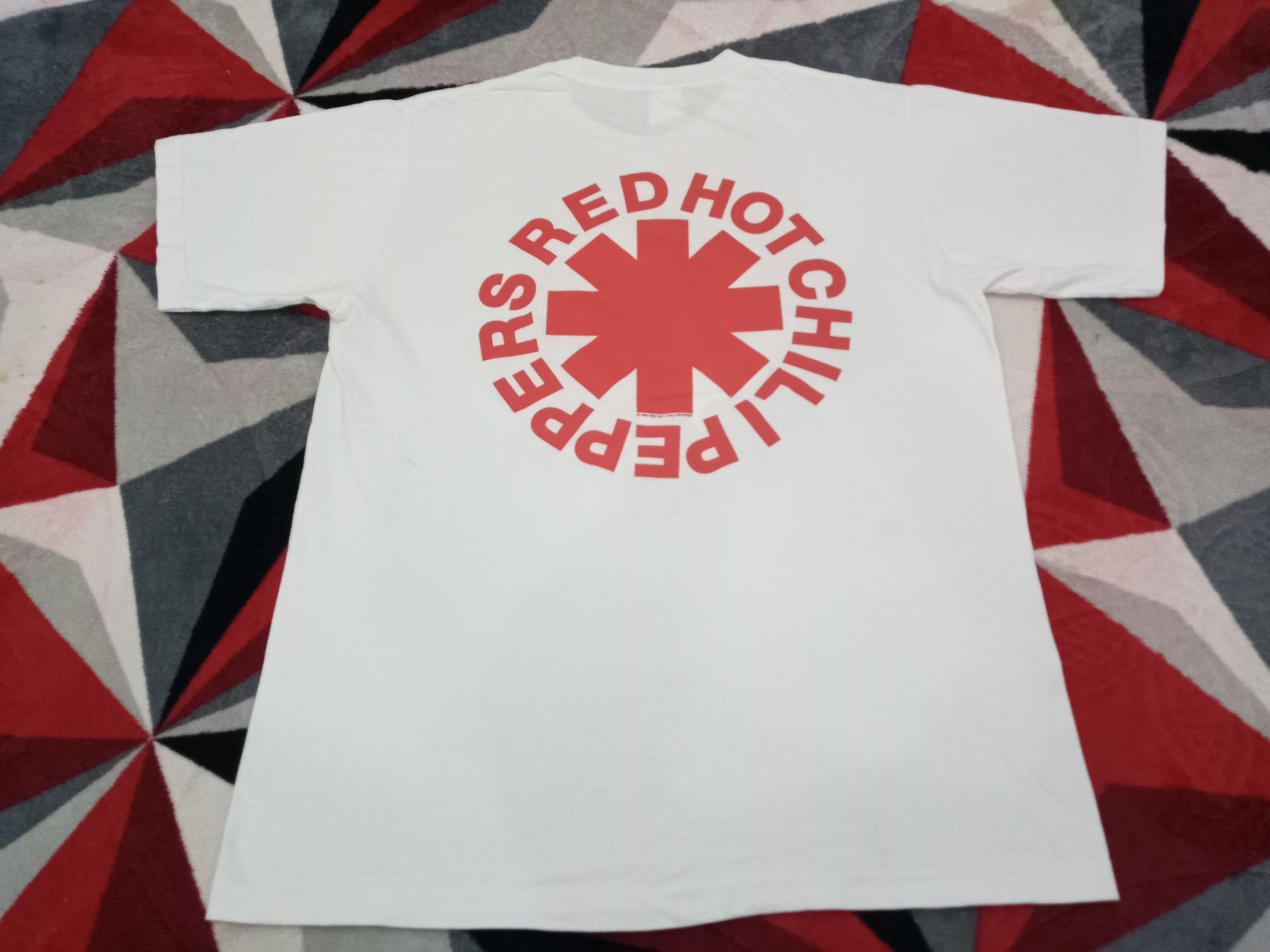 Vintage Red Hot newest Chilli Peppers Tshirt Size Large Good Condition For Collectors