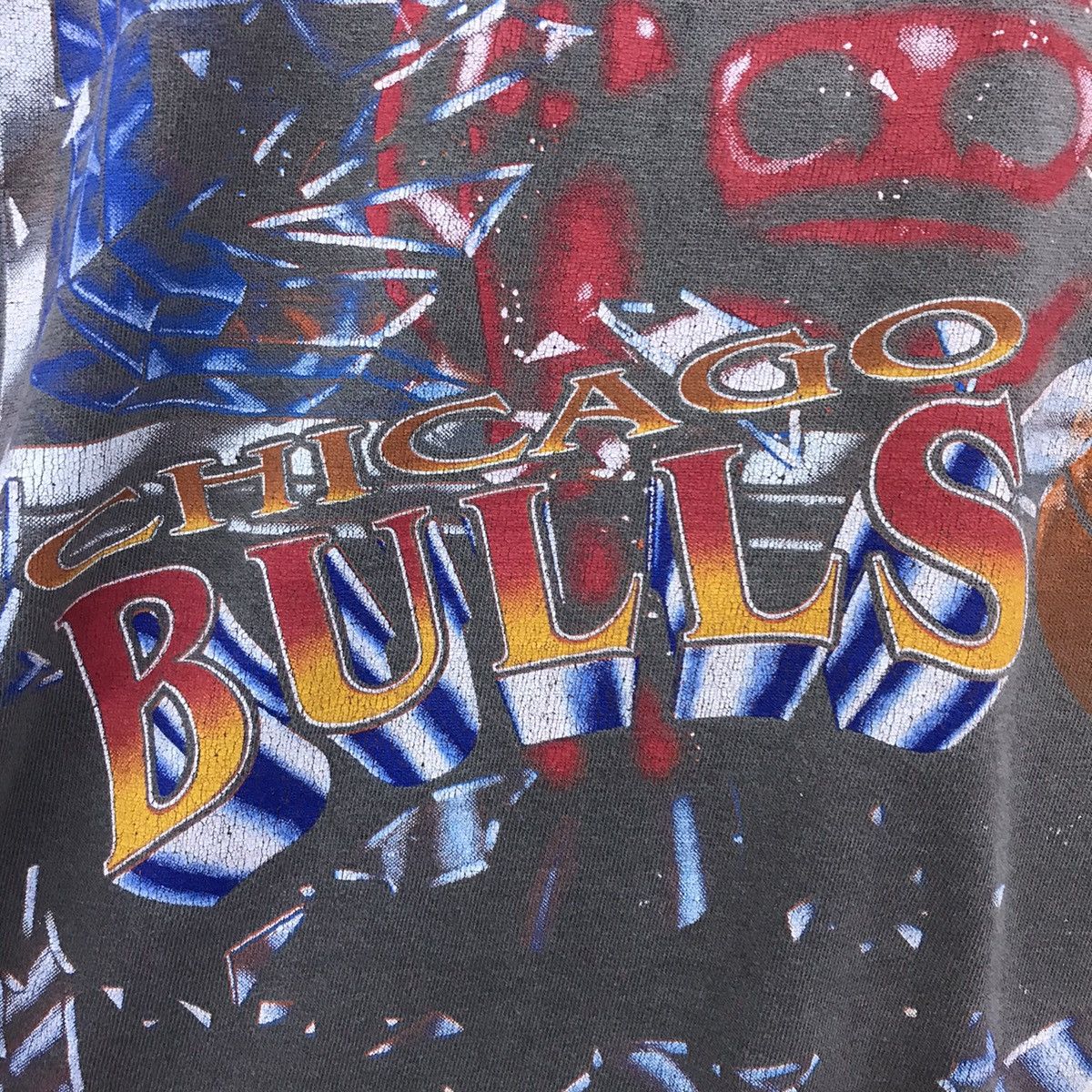 NBA Rare!! Vintage Chicago Bulls NBA tee Size US L / EU 52-54 / 3 - 4 Thumbnail