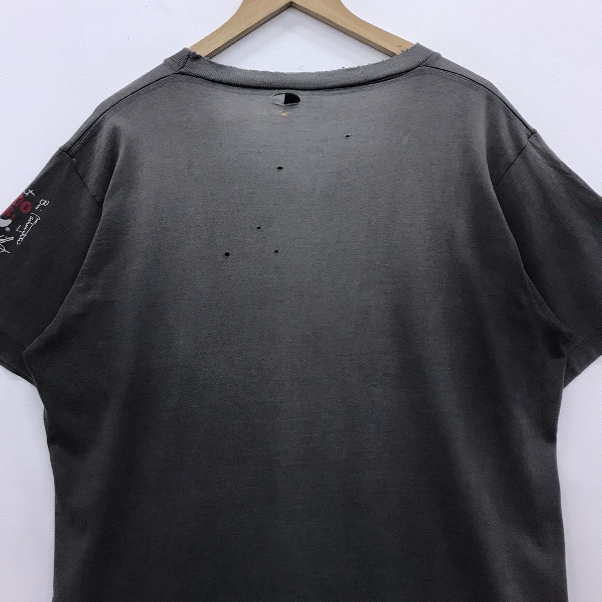 NBA Rare!! Vintage Chicago Bulls NBA tee Size US L / EU 52-54 / 3 - 14 Thumbnail
