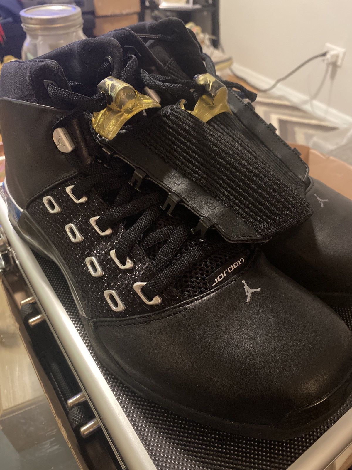 Jordan Brand × Nike Air Jordan 17 Black Metallic Silver 2002 Size US 11 / EU 44 - 8 Thumbnail