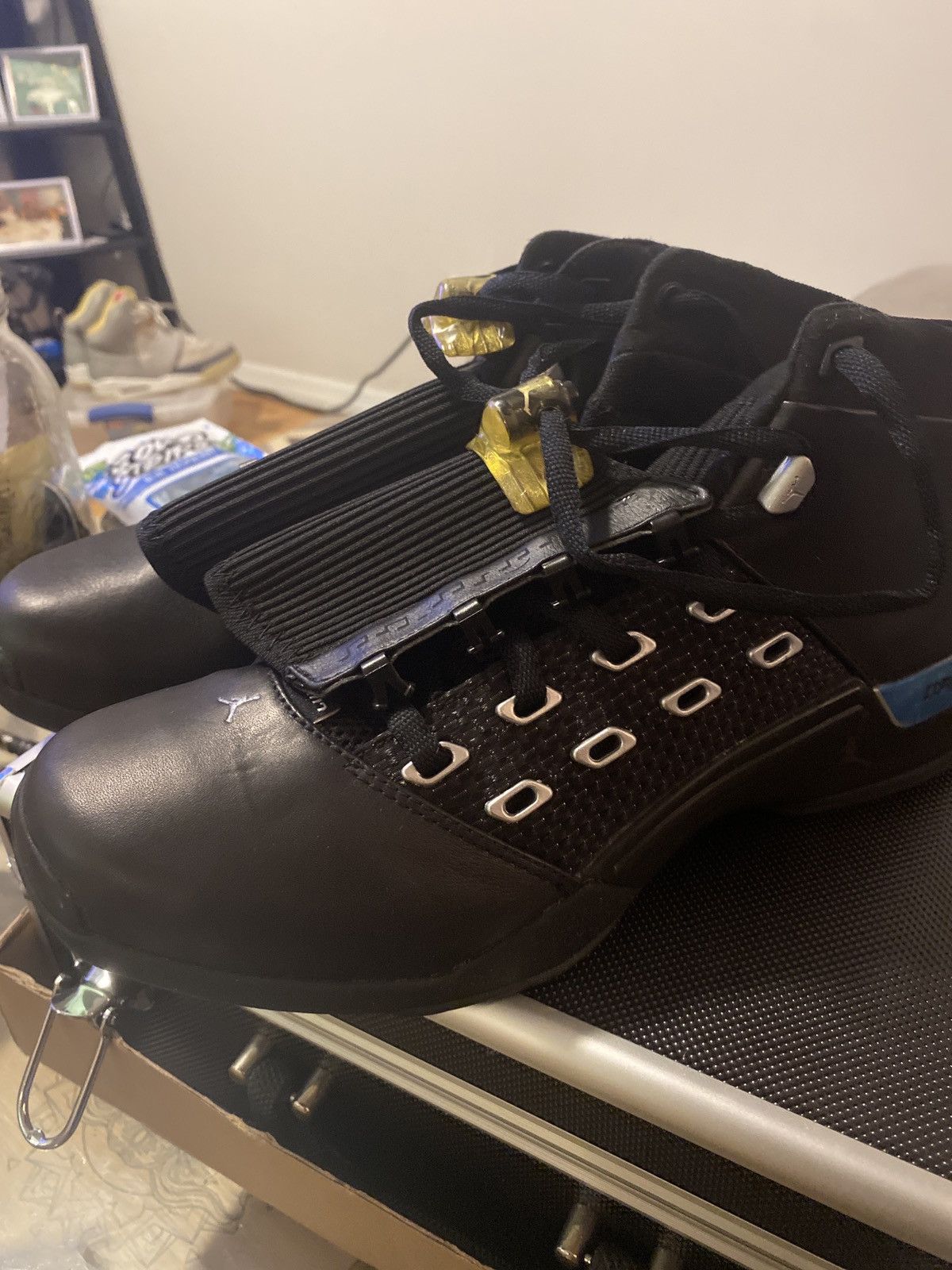 Jordan Brand × Nike Air Jordan 17 Black Metallic Silver 2002 Size US 11 / EU 44 - 9 Thumbnail