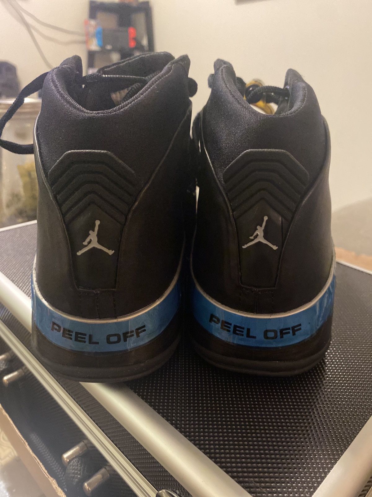 Jordan Brand × Nike Air Jordan 17 Black Metallic Silver 2002 Size US 11 / EU 44 - 11 Thumbnail