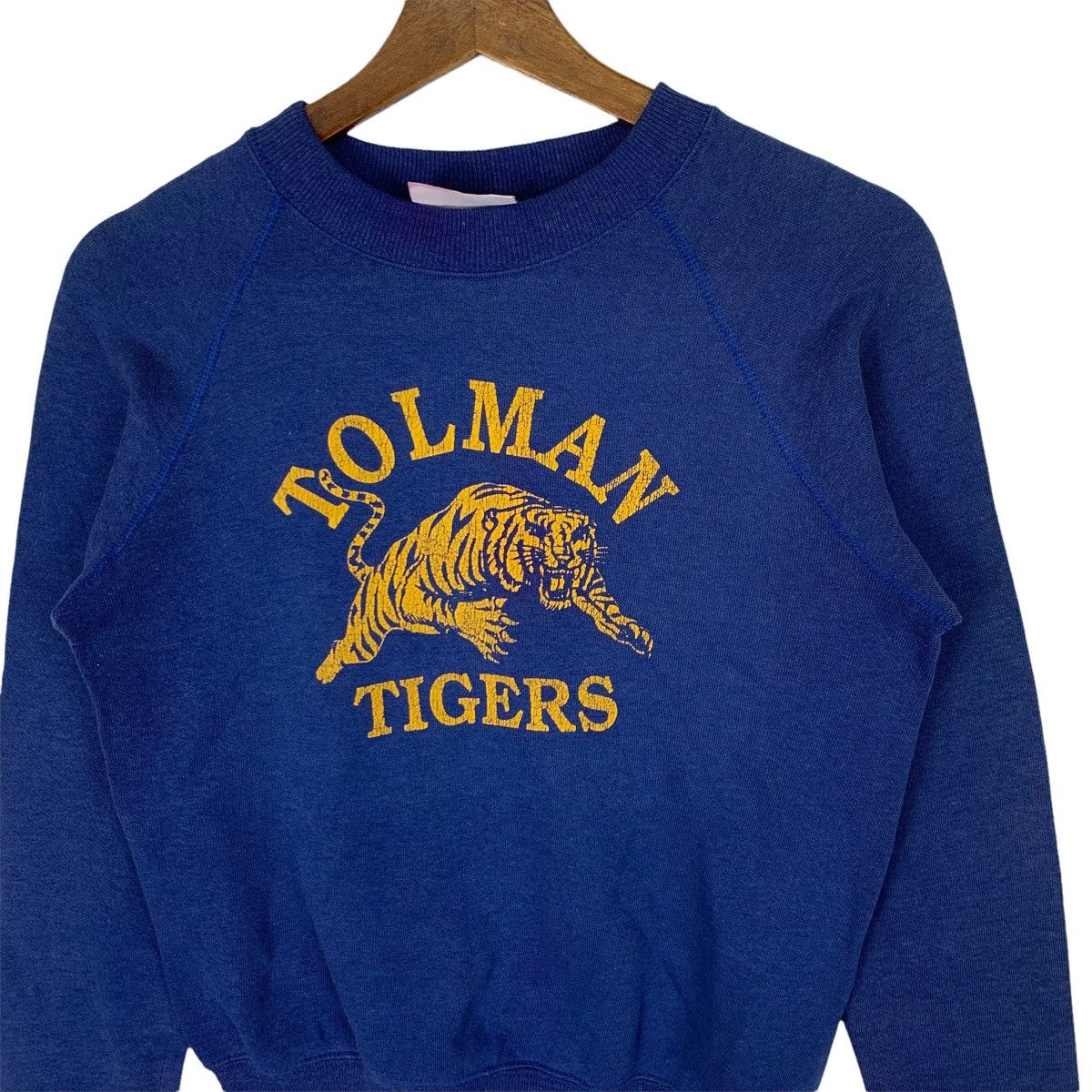 Vintage Vintage 90s Bassett-Walker Spellout Tolman Tiger Sweatshirt Size US L / EU 52-54 / 3 - 2 Thumbnail