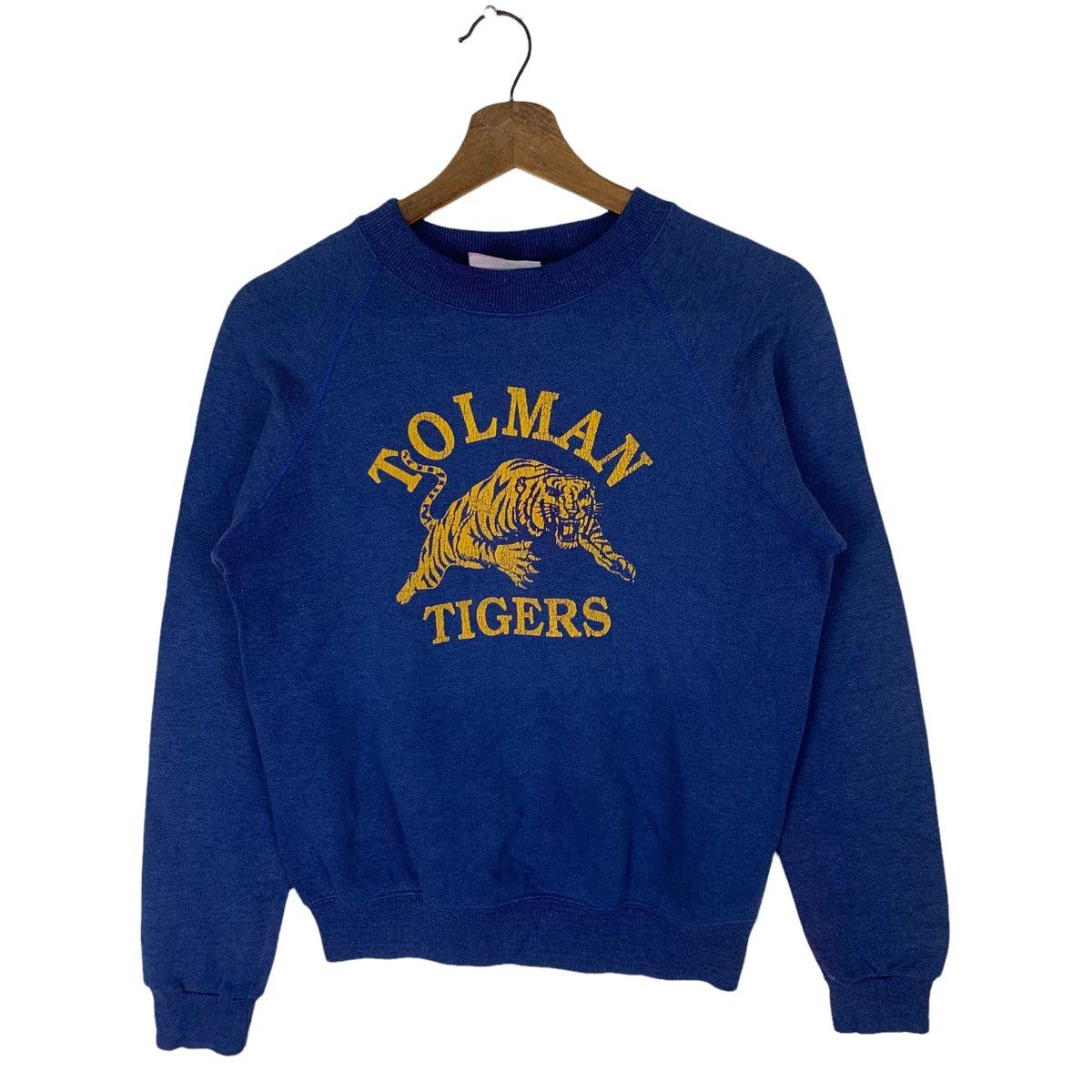 Vintage Vintage 90s Bassett-Walker Spellout Tolman Tiger Sweatshirt Size US L / EU 52-54 / 3 - 1 Thumbnail