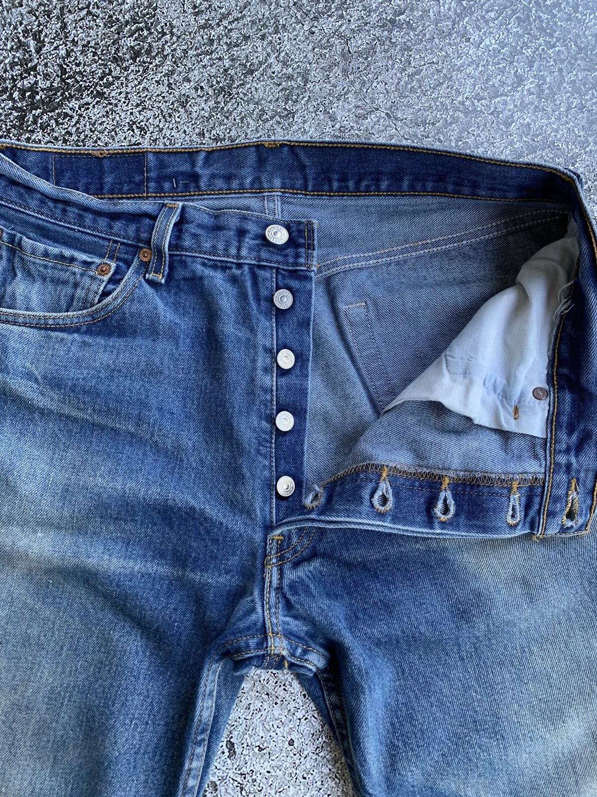 Levi's × Vintage (32x33) Vintage Distressed & Faded Levi’s 501 Jeans Size US 32 / EU 48 - 6 Thumbnail