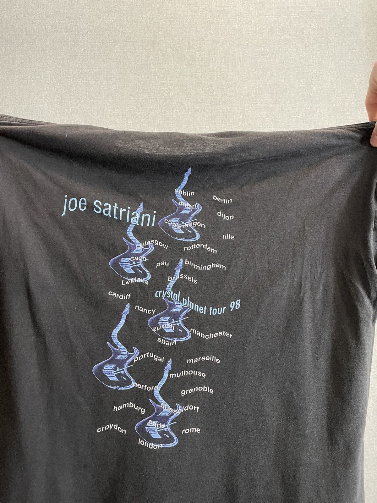 Vintage JOE SATRIANI Crystal Planet Tour 1998 T-shirt size M-L Size US M / EU 48-50 / 2 - 8 Thumbnail