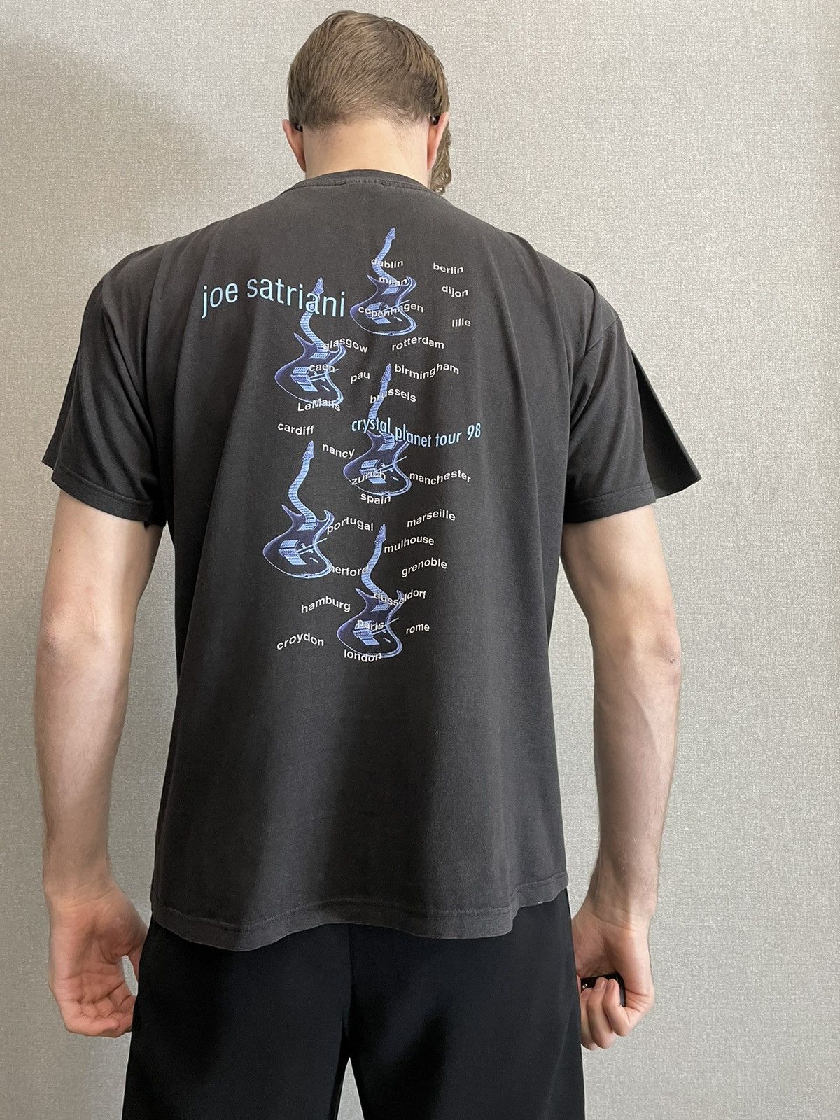 Vintage JOE SATRIANI Crystal Planet Tour 1998 T-shirt size M-L Size US M / EU 48-50 / 2 - 6 Thumbnail
