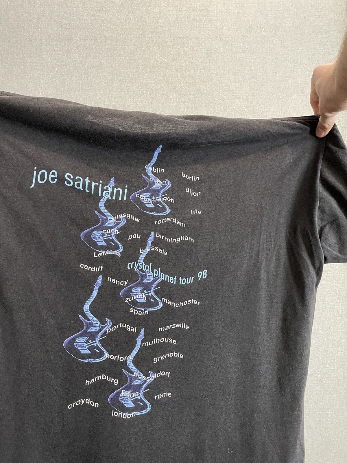 Vintage JOE SATRIANI Crystal Planet Tour 1998 T-shirt size M-L Size US M / EU 48-50 / 2 - 9 Thumbnail