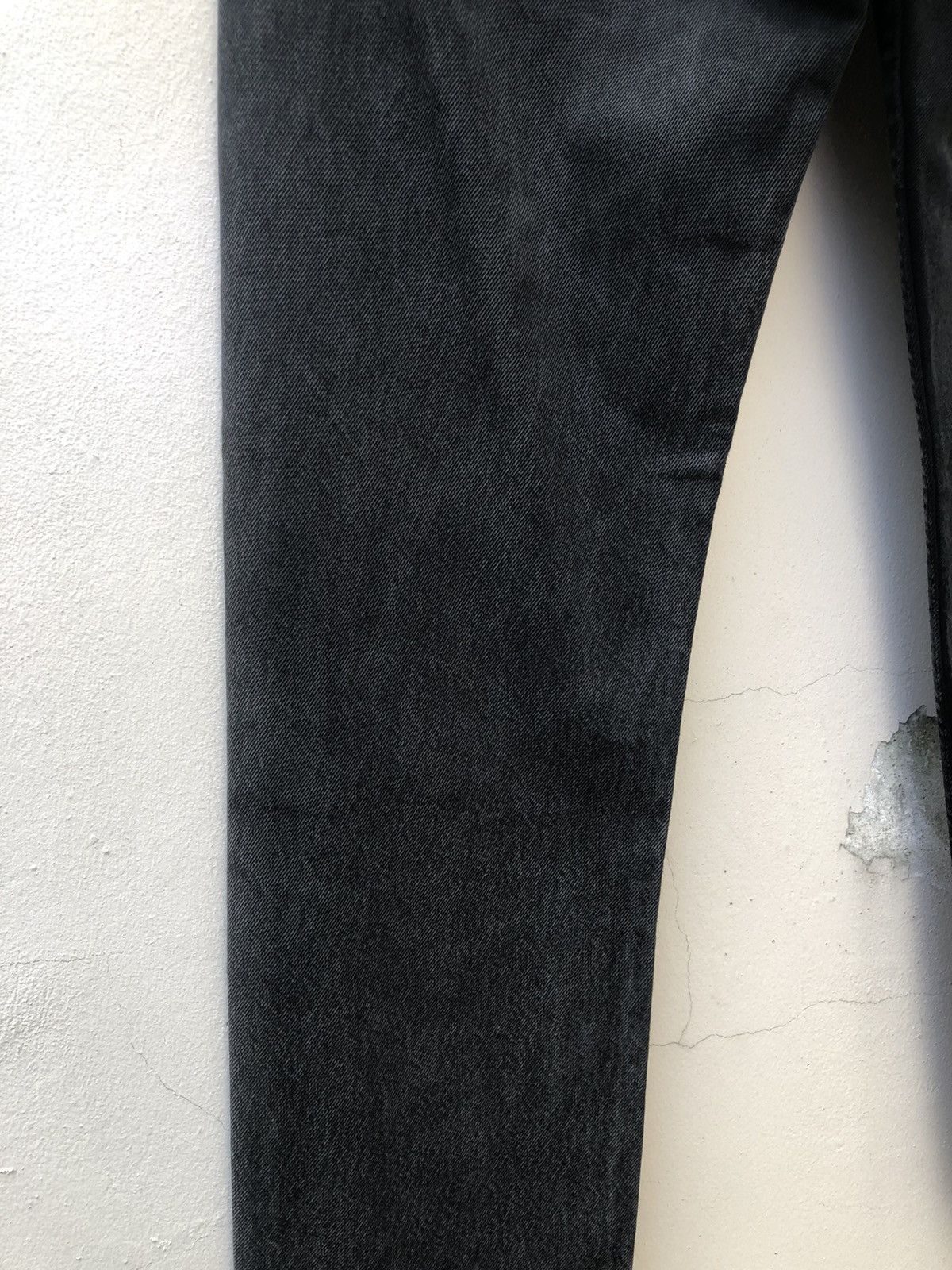 Levi's × Vintage Vintage 1993 Levi’s 501 Jeans Made in Uk Faded Black Denim Size US 32 / EU 48 - 13 Thumbnail
