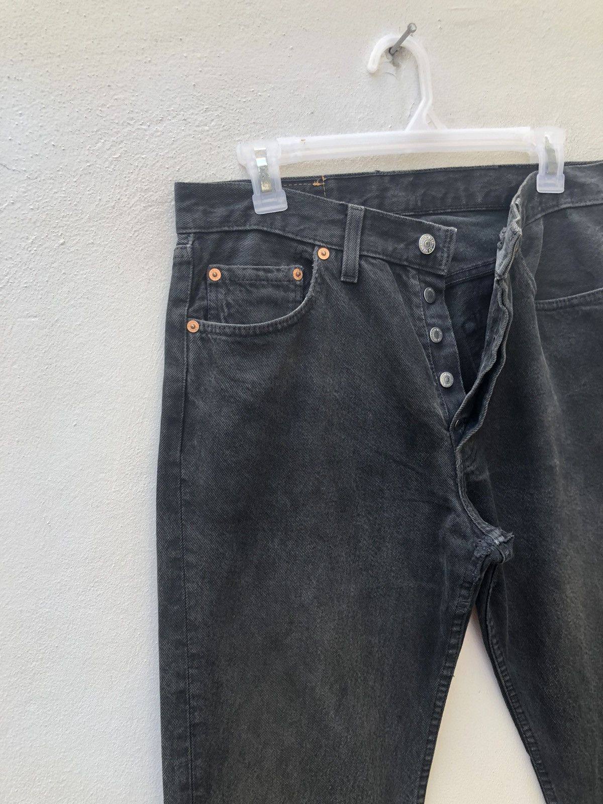 Levi's × Vintage Vintage 1993 Levi’s 501 Jeans Made in Uk Faded Black Denim Size US 32 / EU 48 - 5 Thumbnail
