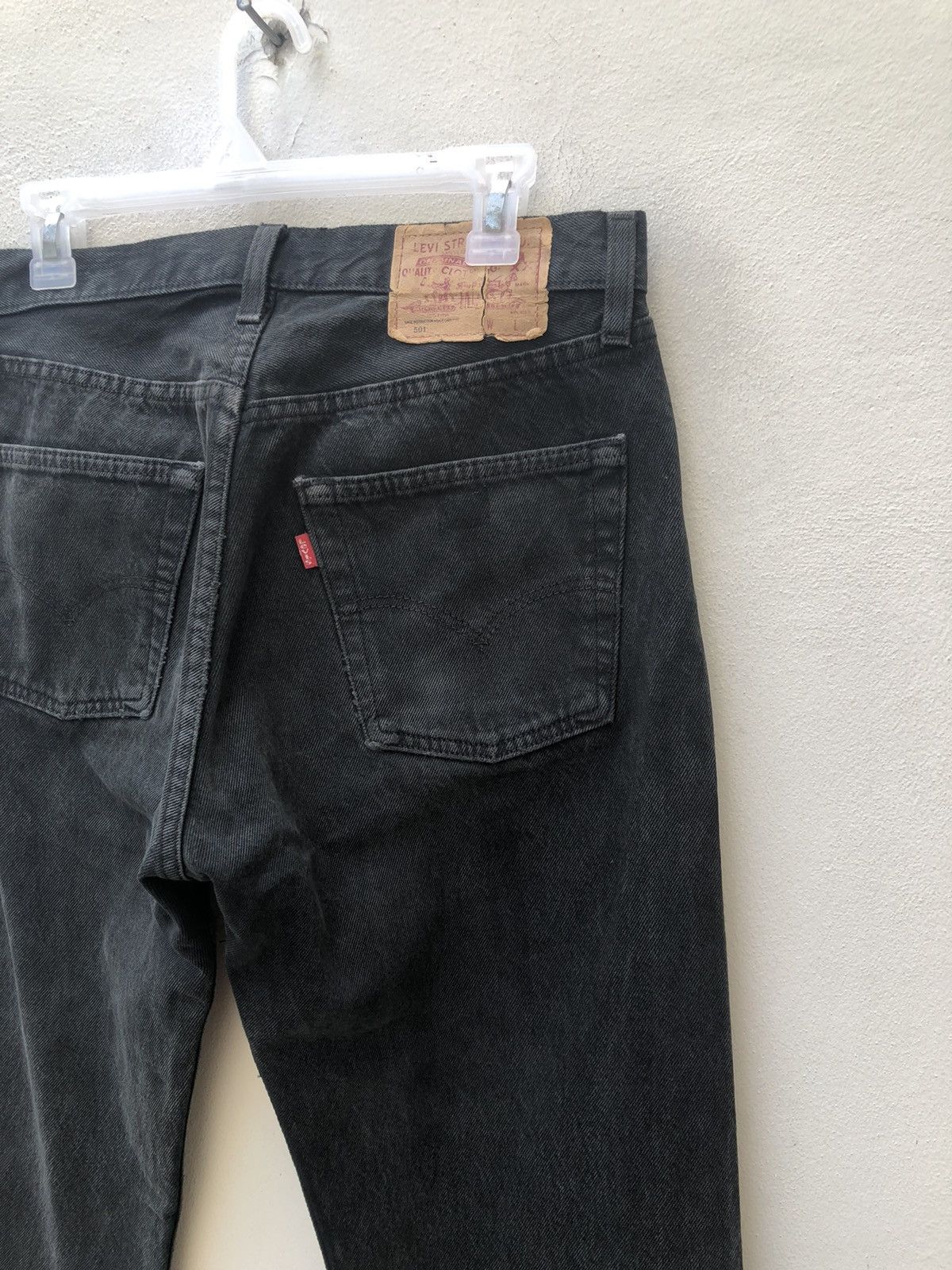 Levi's × Vintage Vintage 1993 Levi’s 501 Jeans Made in Uk Faded Black Denim Size US 32 / EU 48 - 15 Thumbnail