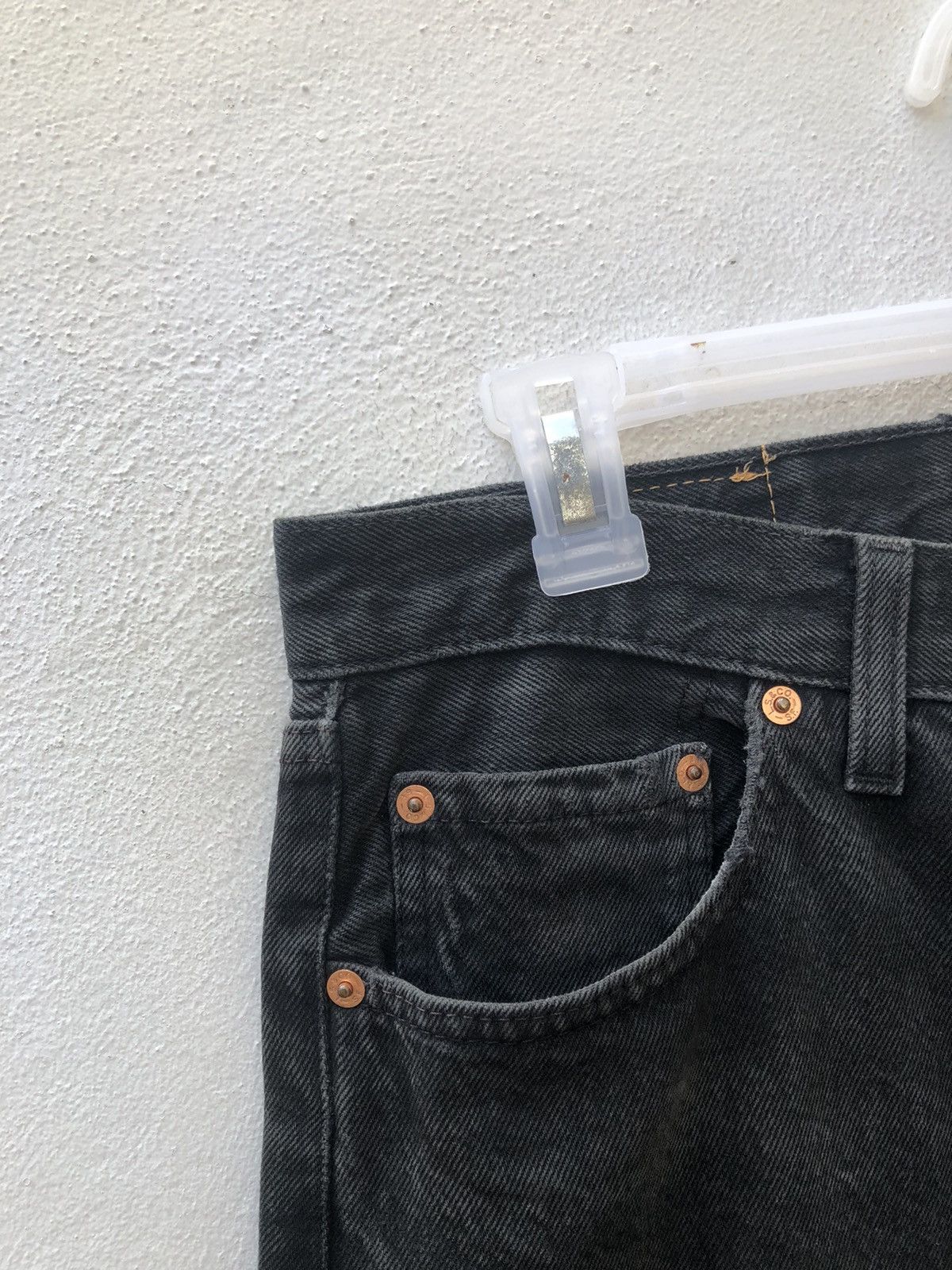Levi's × Vintage Vintage 1993 Levi’s 501 Jeans Made in Uk Faded Black Denim Size US 32 / EU 48 - 4 Thumbnail
