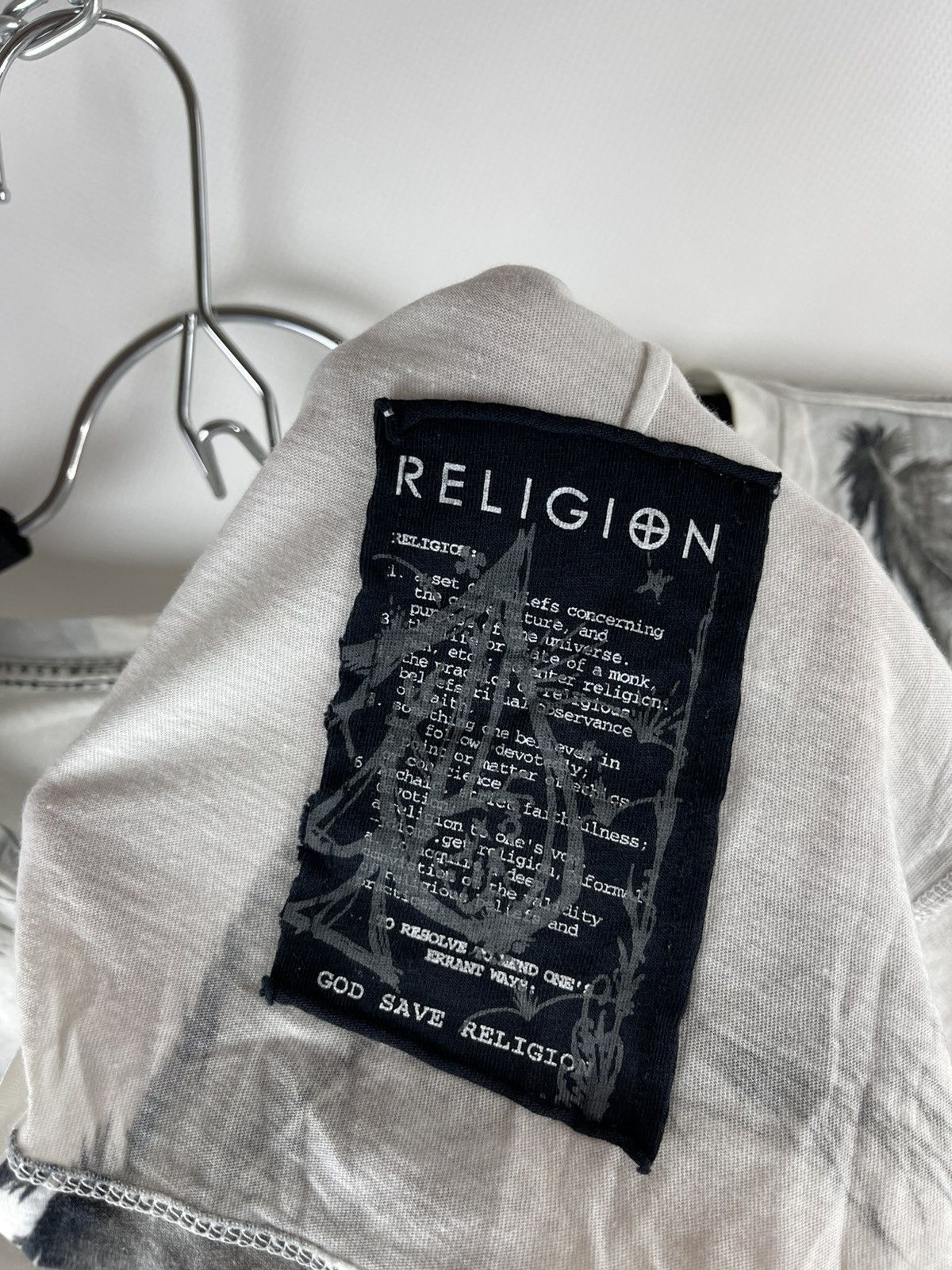 Other Religion Skeleton Feathers print white tee shirt Size US XL / EU 56 / 4 - 7 Thumbnail