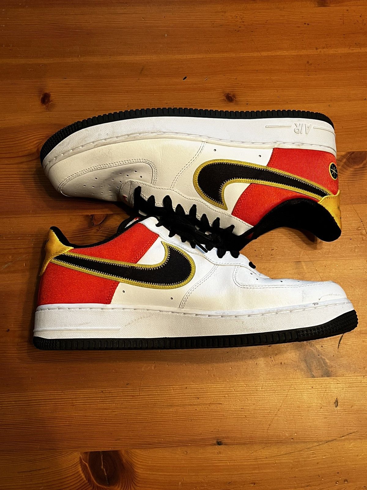 Nike Nike Air Force One Low “Raygun” Size US 11 / EU 44 - 2 Thumbnail