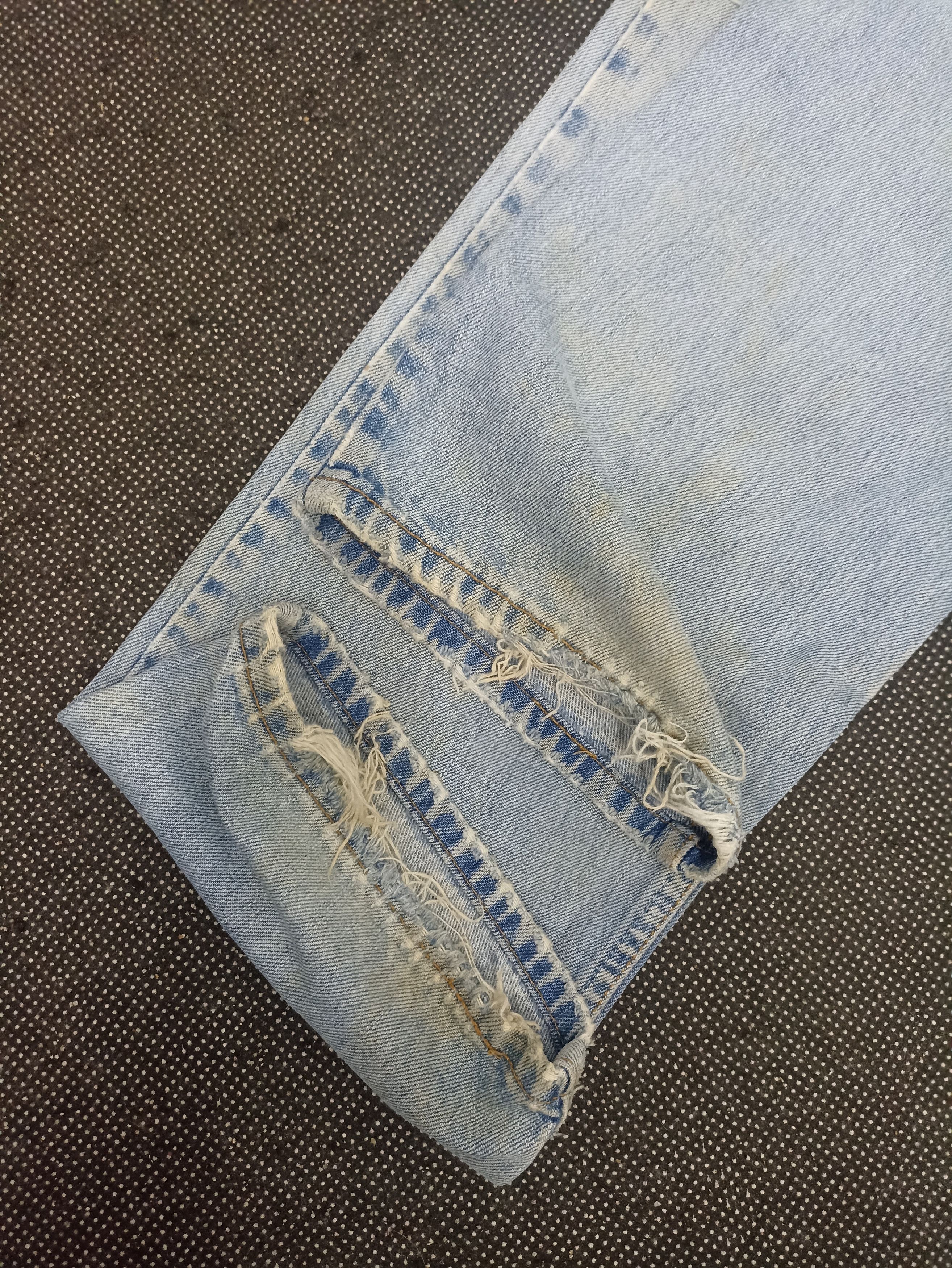 Jean × Levi's × Vintage VINTAGE LEVIS 505 DISTRESSED BLUE WASH JEANS -J320 Size US 34 / EU 50 - 8 Thumbnail