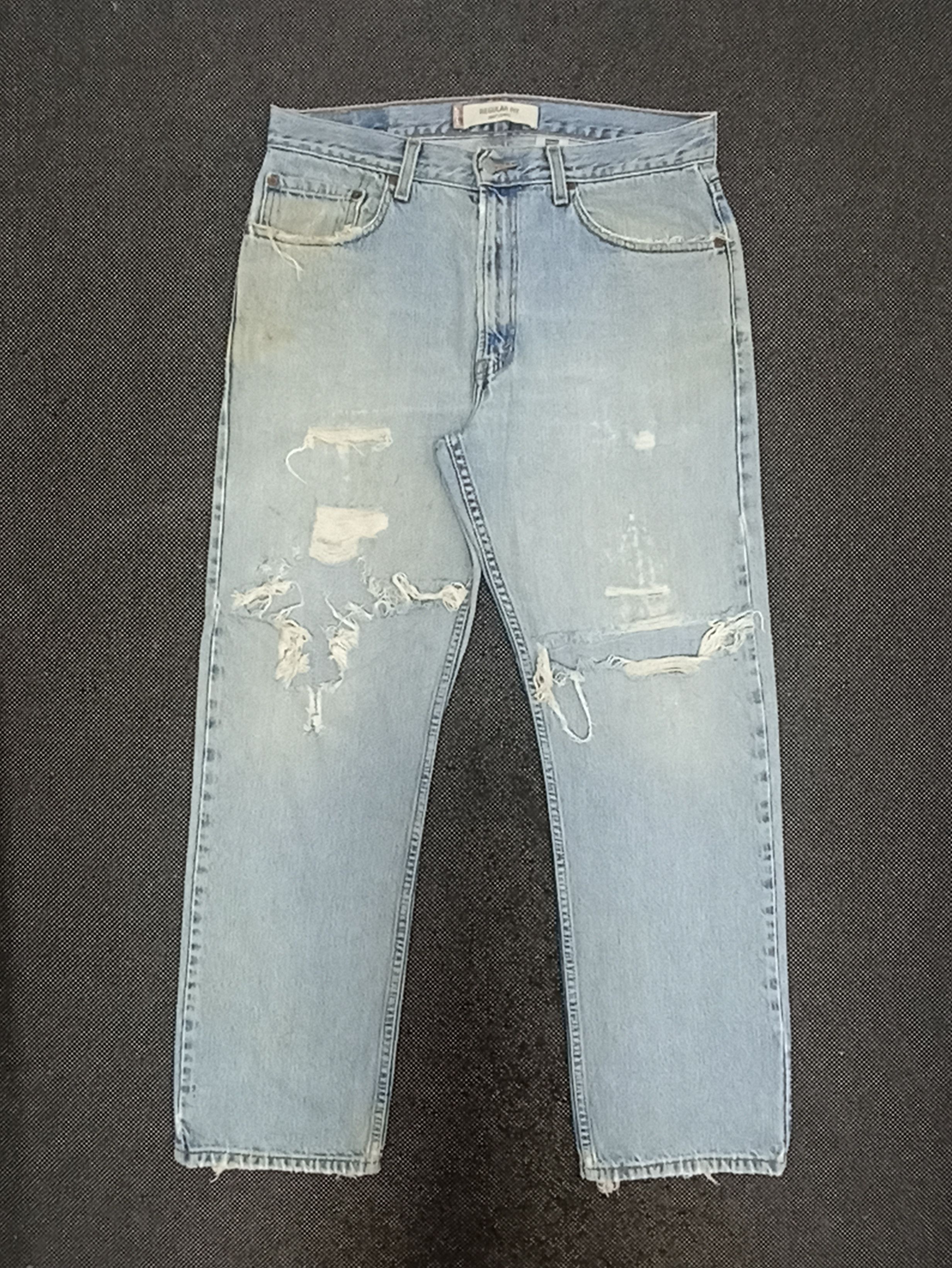 VINTAGE LEVIS 505 DISTRESSED BLUE WASH JEANS -J320