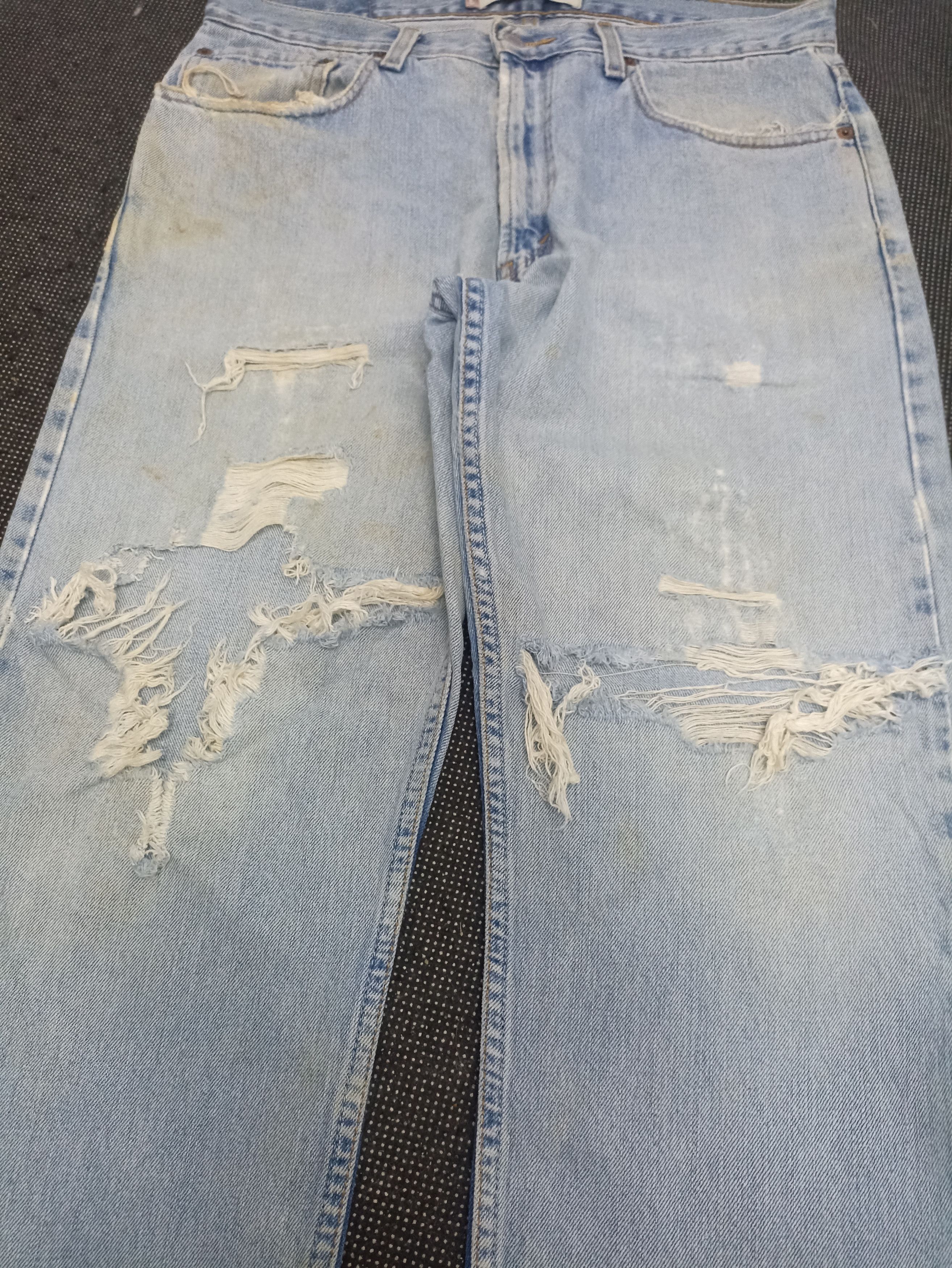 Jean × Levi's × Vintage VINTAGE LEVIS 505 DISTRESSED BLUE WASH JEANS -J320 Size US 34 / EU 50 - 9 Thumbnail