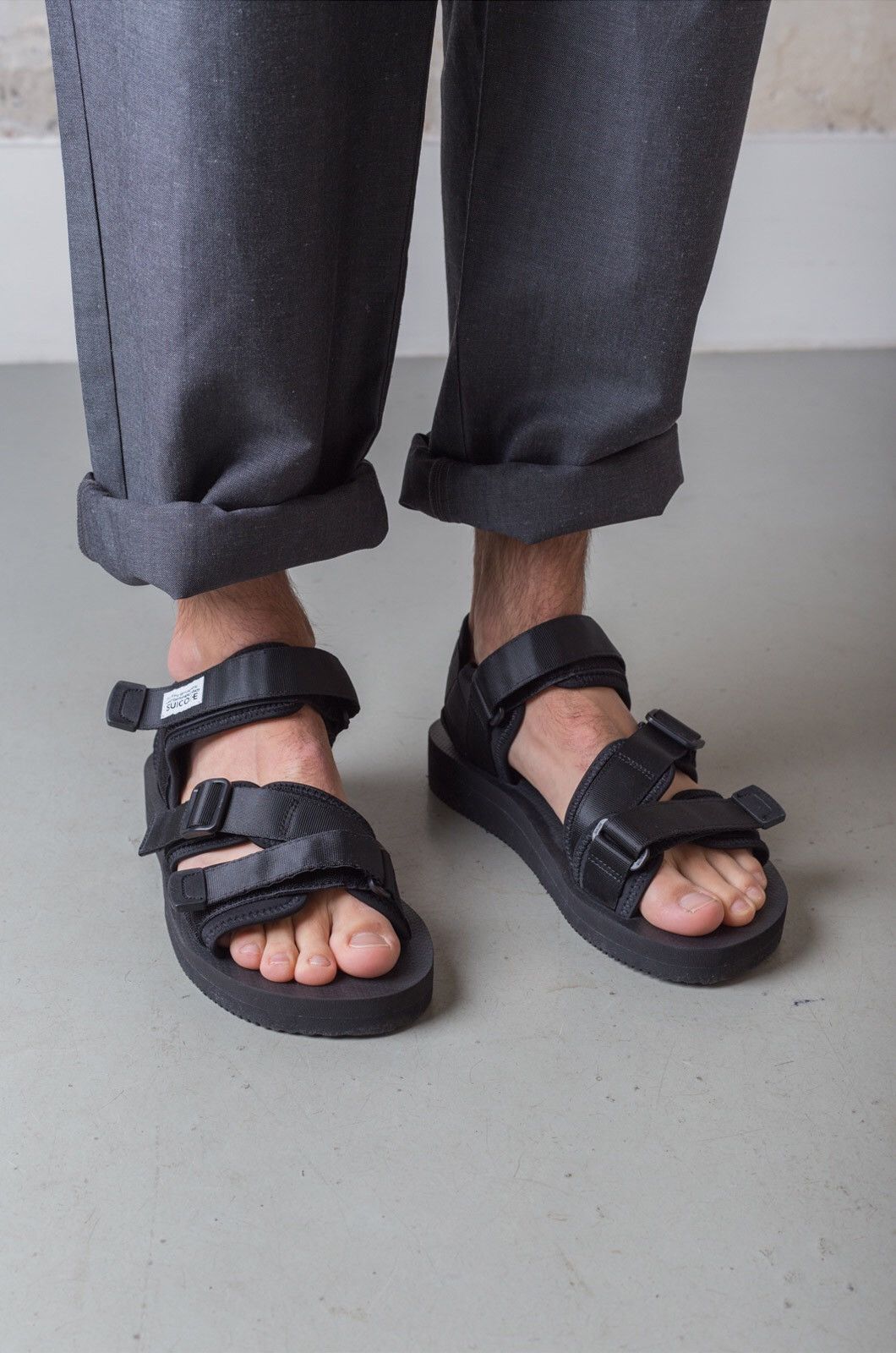 KISEE-V in Black | Official SUICOKE US & CANADA Webstore