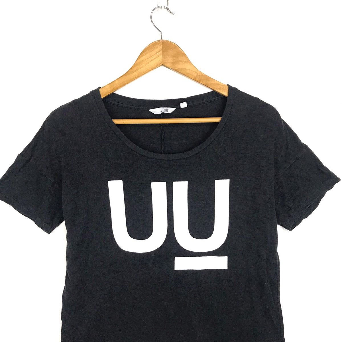 Undercover × Uniqlo Uniqlo Undercover UU big printed logo T shirt Size US M / EU 48-50 / 2 - 3 Thumbnail