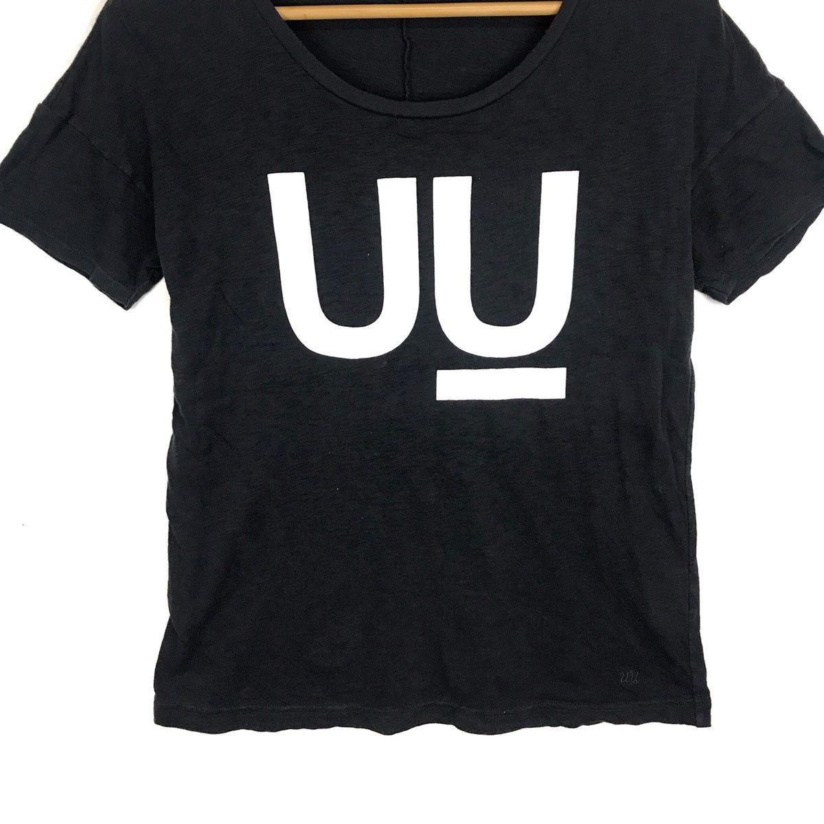 Undercover × Uniqlo Uniqlo Undercover UU big printed logo T shirt Size US M / EU 48-50 / 2 - 4 Thumbnail