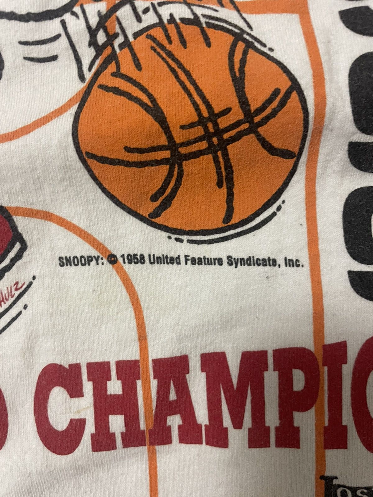 Vintage VTG Chicago Bulls PEANUTS SNOOPY JORDAN NBA T-SHIRT Size US M / EU 48-50 / 2 - 4 Thumbnail