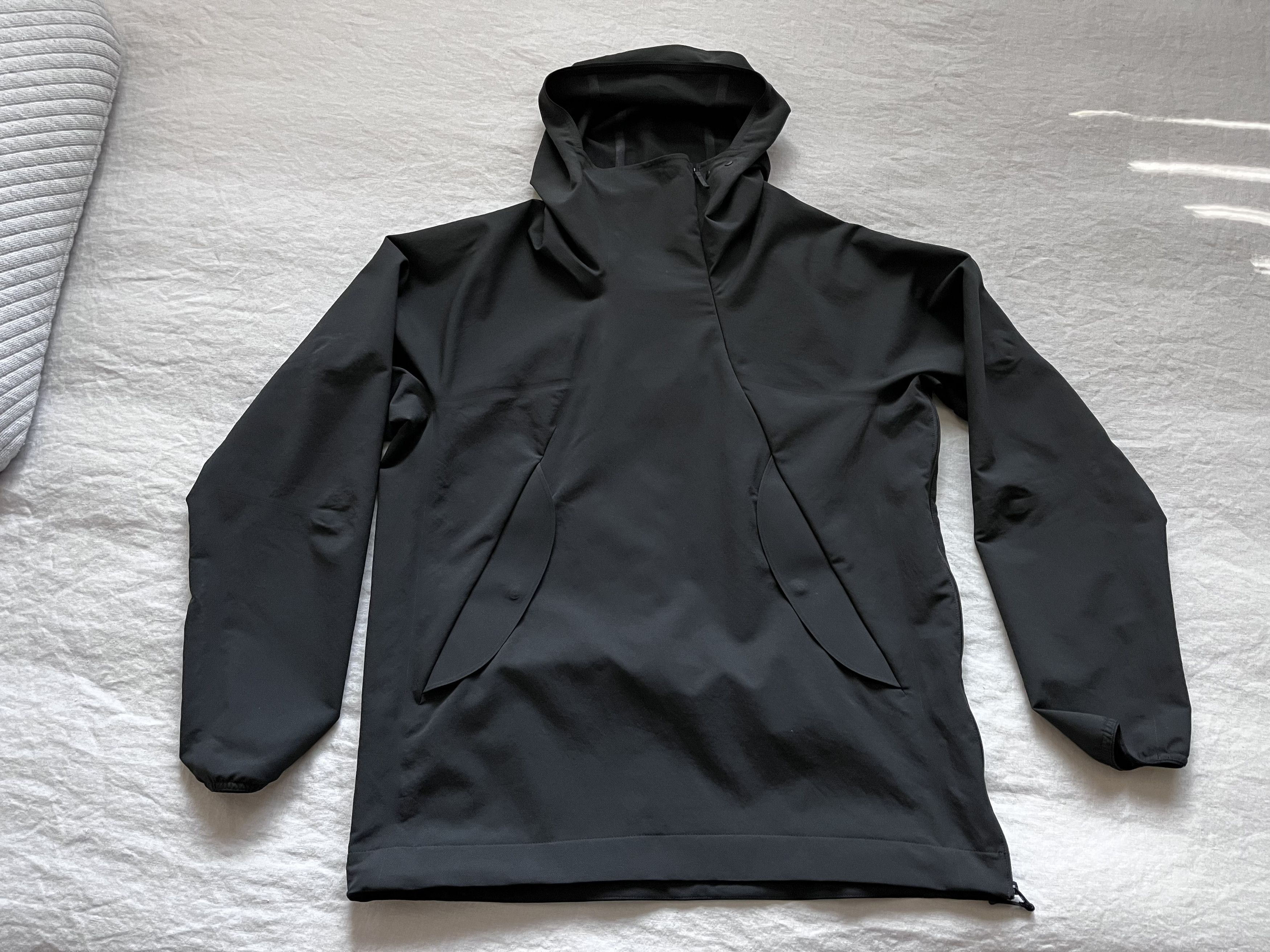 Hooded Spur Light Pullover
