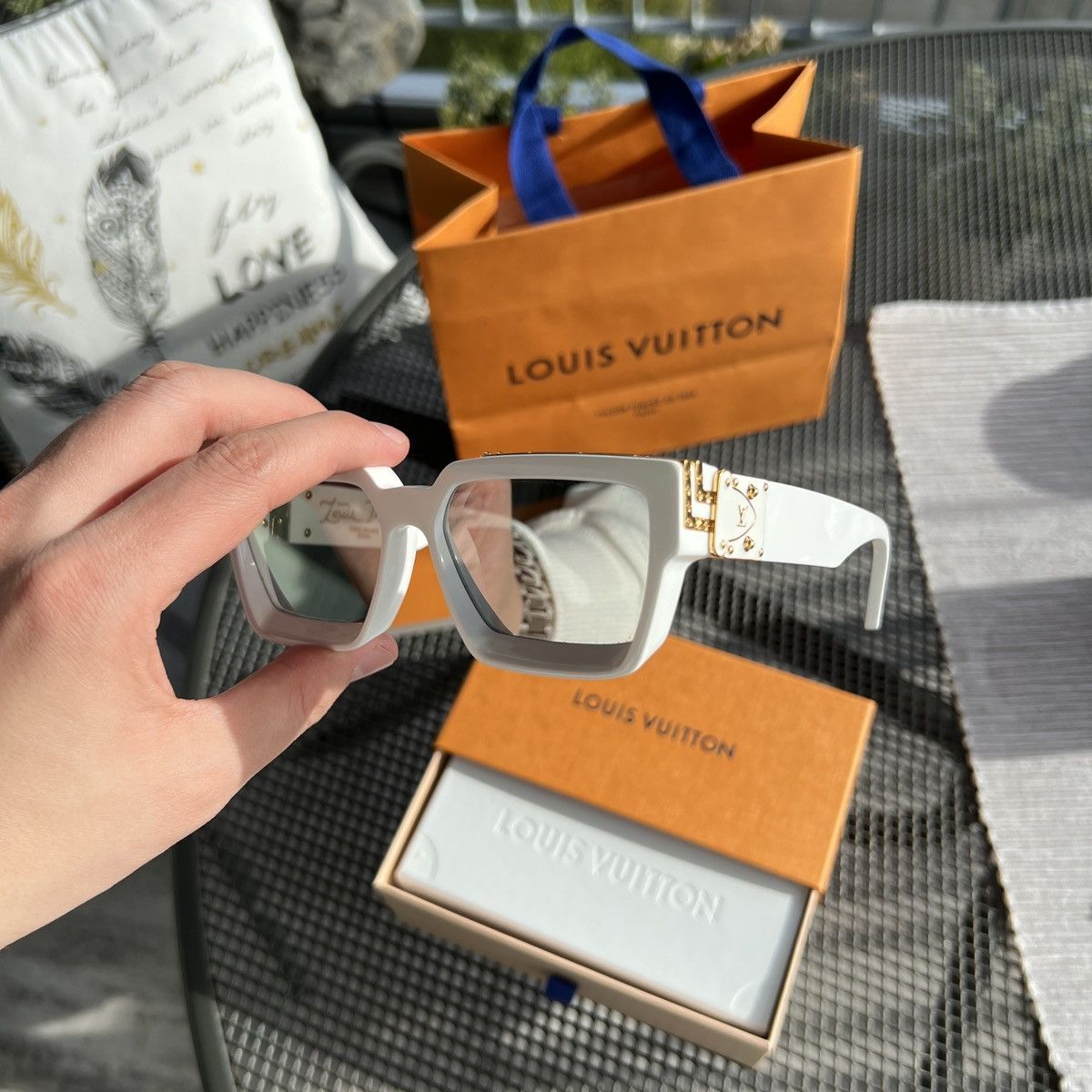 Louis Vuitton Sunglasses (Z1166E)