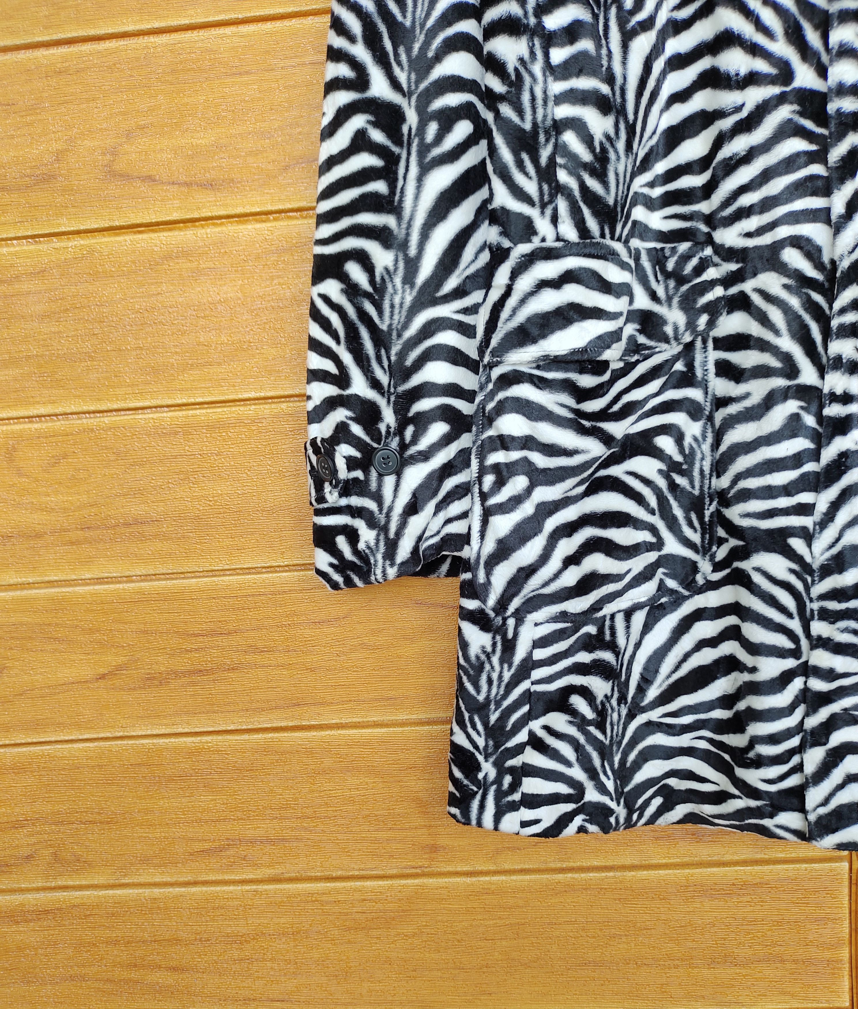 BERNINGS SHO Japanese Brand BERNING SHO Zebra Printed Velvet Jacket Size US L / EU 52-54 / 3 - 5 Thumbnail