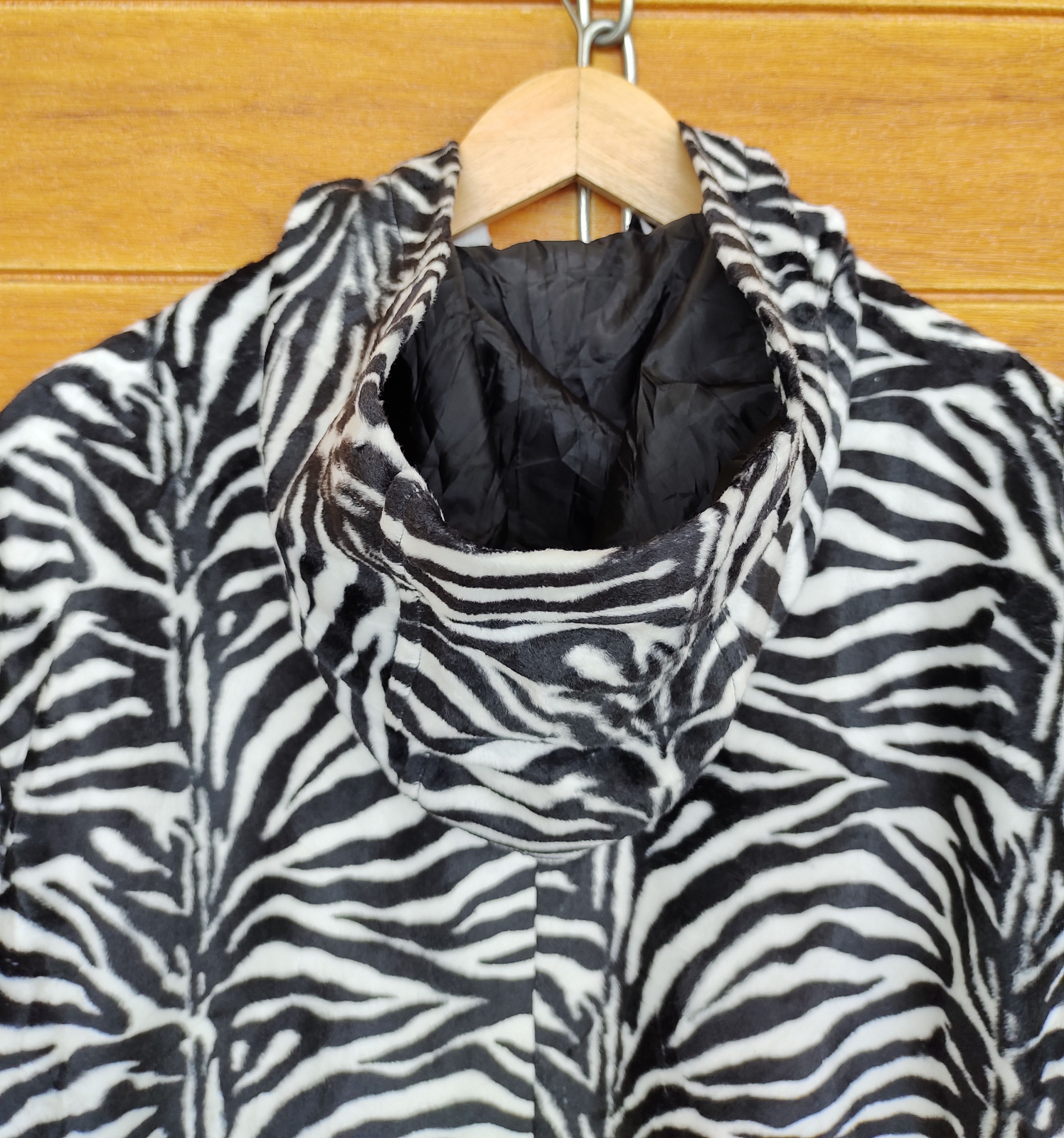 BERNINGS SHO Japanese Brand BERNING SHO Zebra Printed Velvet Jacket Size US L / EU 52-54 / 3 - 8 Thumbnail