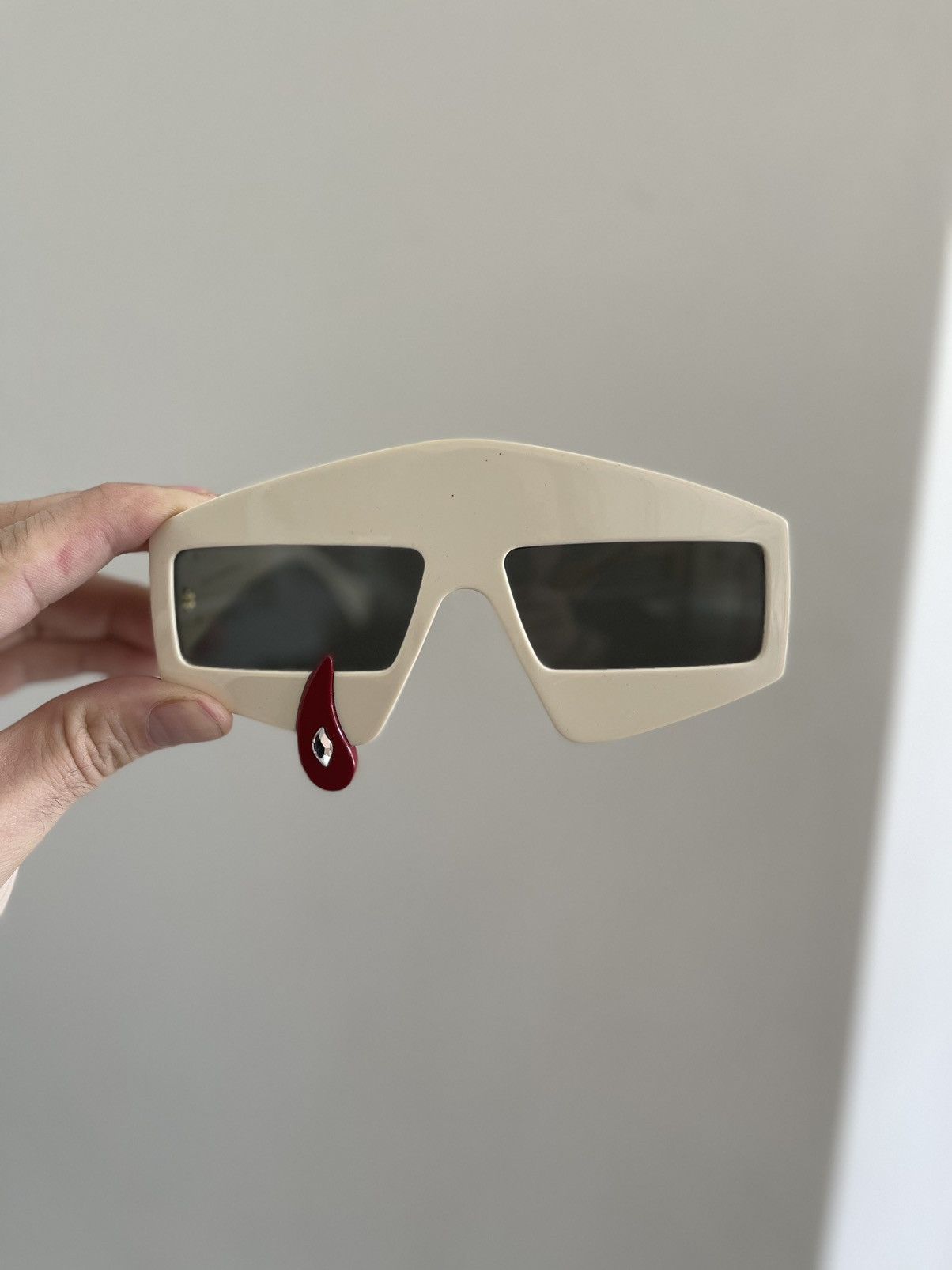 Gucci Gucci Ivory Crystal Hollywood Forever Tear Drop Sunglasses Grailed