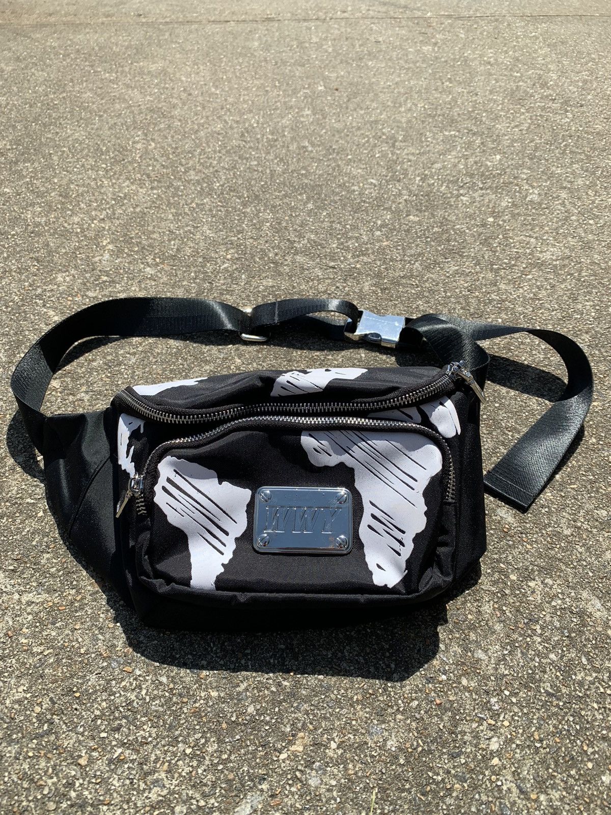 Worldwide Youth World Wide Youth Cross Body Bag Size ONE SIZE - 1 Thumbnail