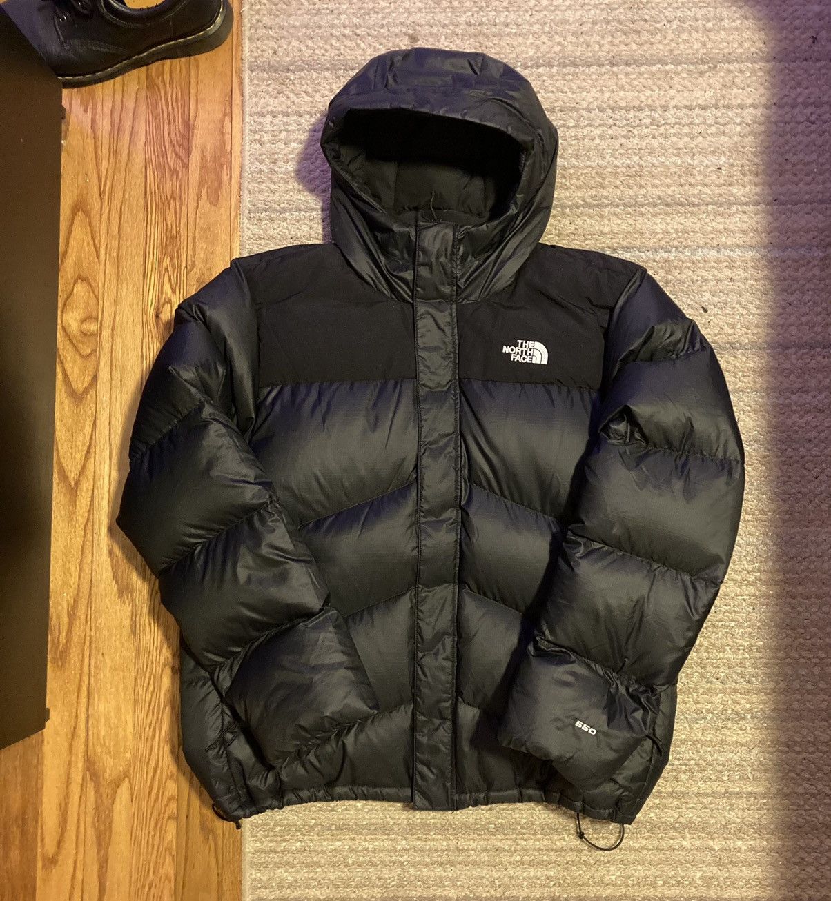 image of The North Face 550 Puffer Jacket in Black, Men's (Size XL)