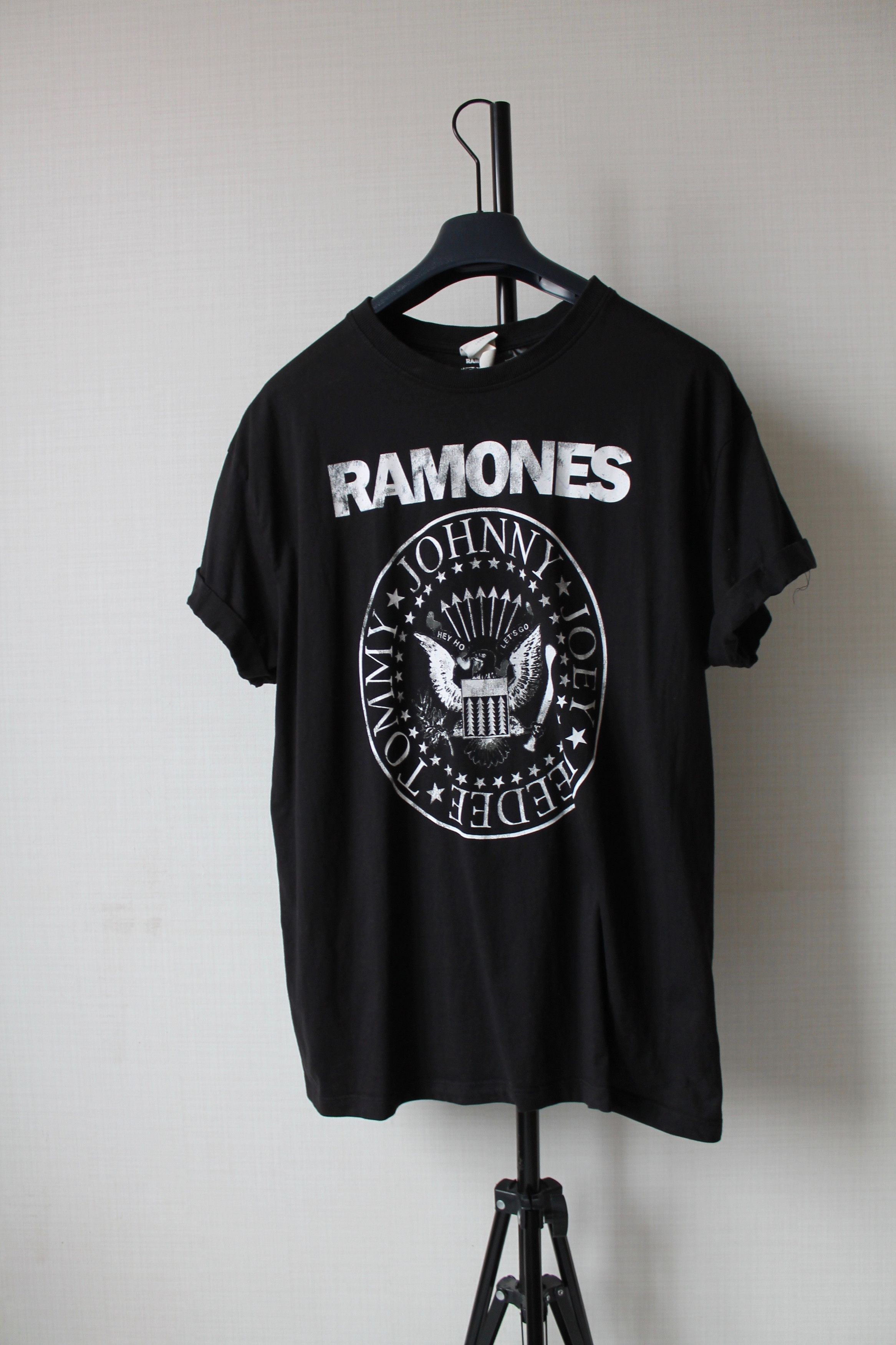 Band Tees RAMONES Band Black t-shirt H&M Cotton Short Sleeve Size US M / EU 48-50 / 2 - 2 Thumbnail