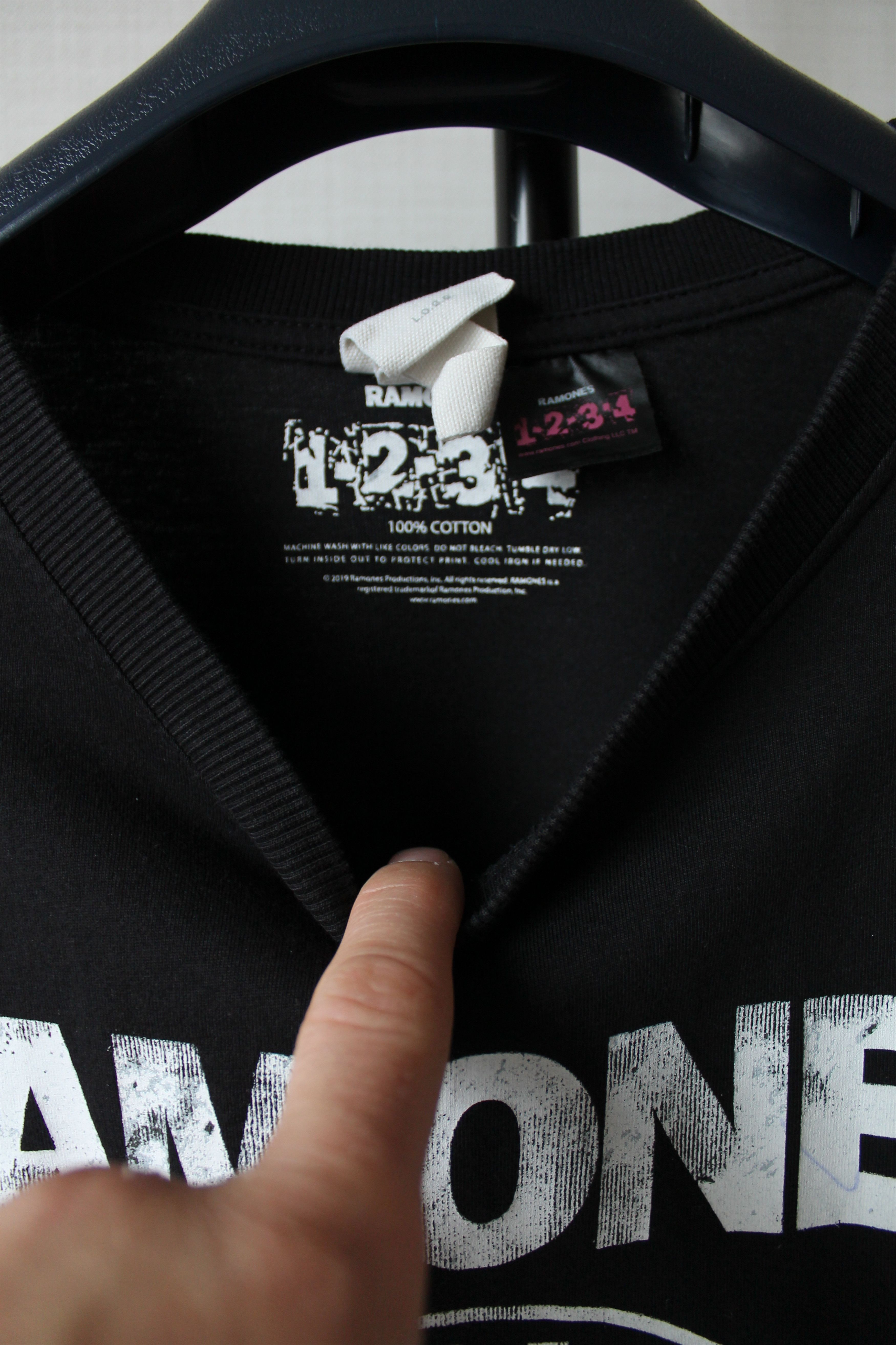 Band Tees RAMONES Band Black t-shirt H&M Cotton Short Sleeve Size US M / EU 48-50 / 2 - 3 Thumbnail