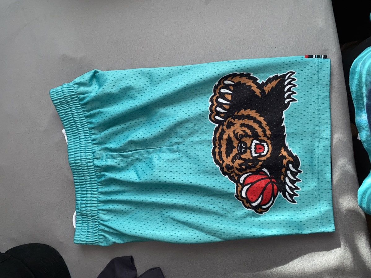 Mitchell & Ness × NBA Mitchell & Ness Hardwood Classic Grizzlies Shorts Size US 32 / EU 48 - 2 Thumbnail