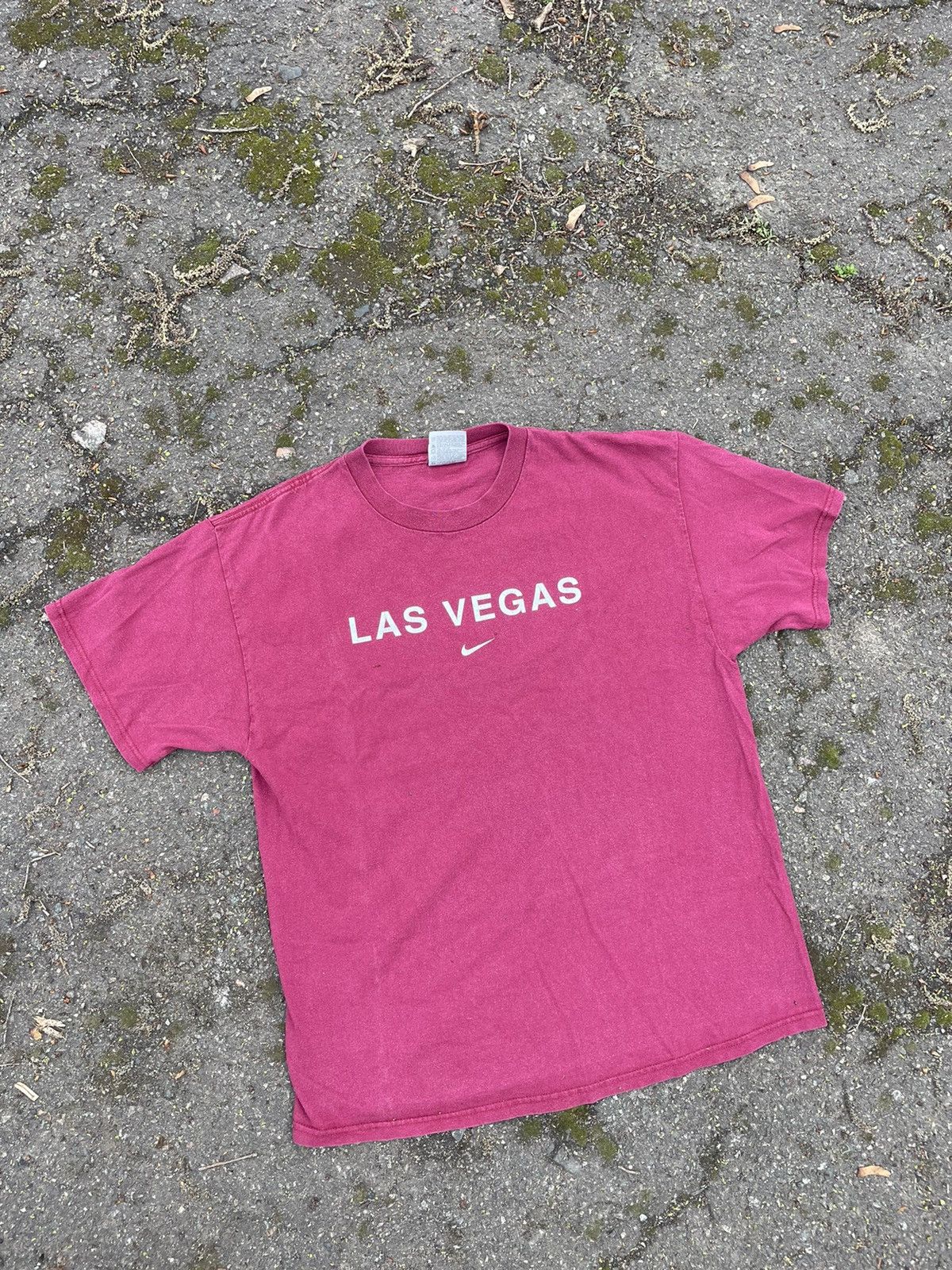 Nike Nike y2k Las Vegas Vintage Tee T-Shirt Size US L / EU 52-54 / 3 - 2 Thumbnail