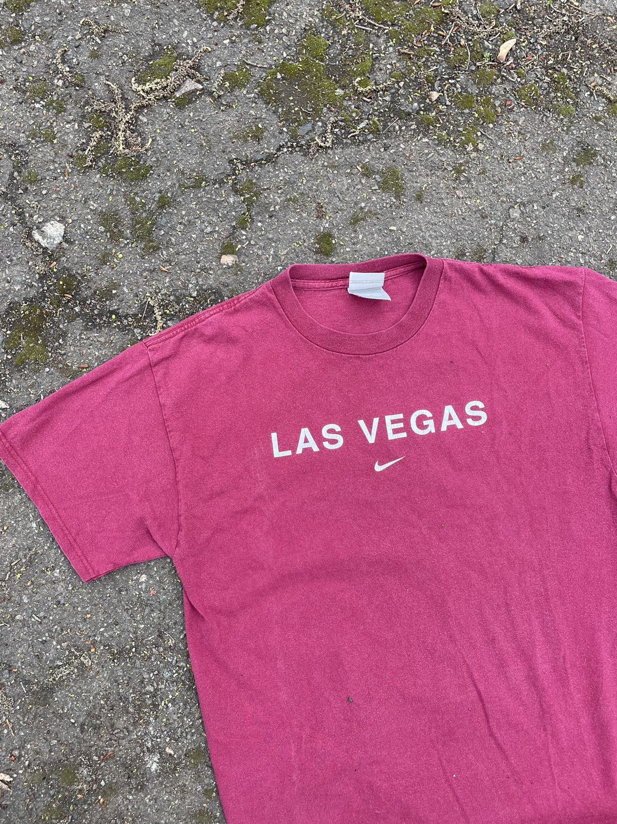 Nike Nike y2k Las Vegas Vintage Tee T-Shirt Size US L / EU 52-54 / 3 - 1 Thumbnail