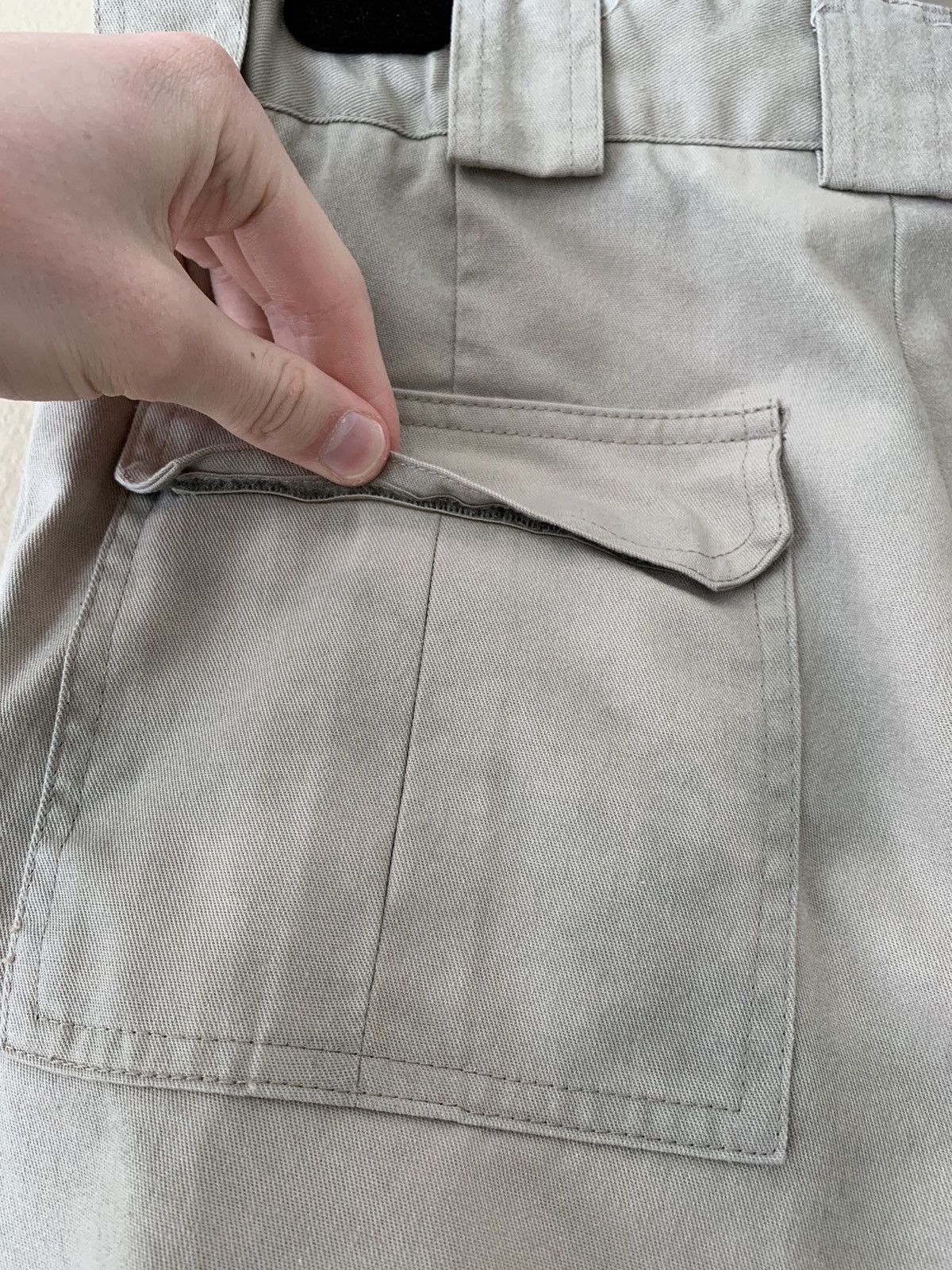 Japanese Brand Vintage Lowkey Camo Beige Shorts Size US 33 - 13 Thumbnail