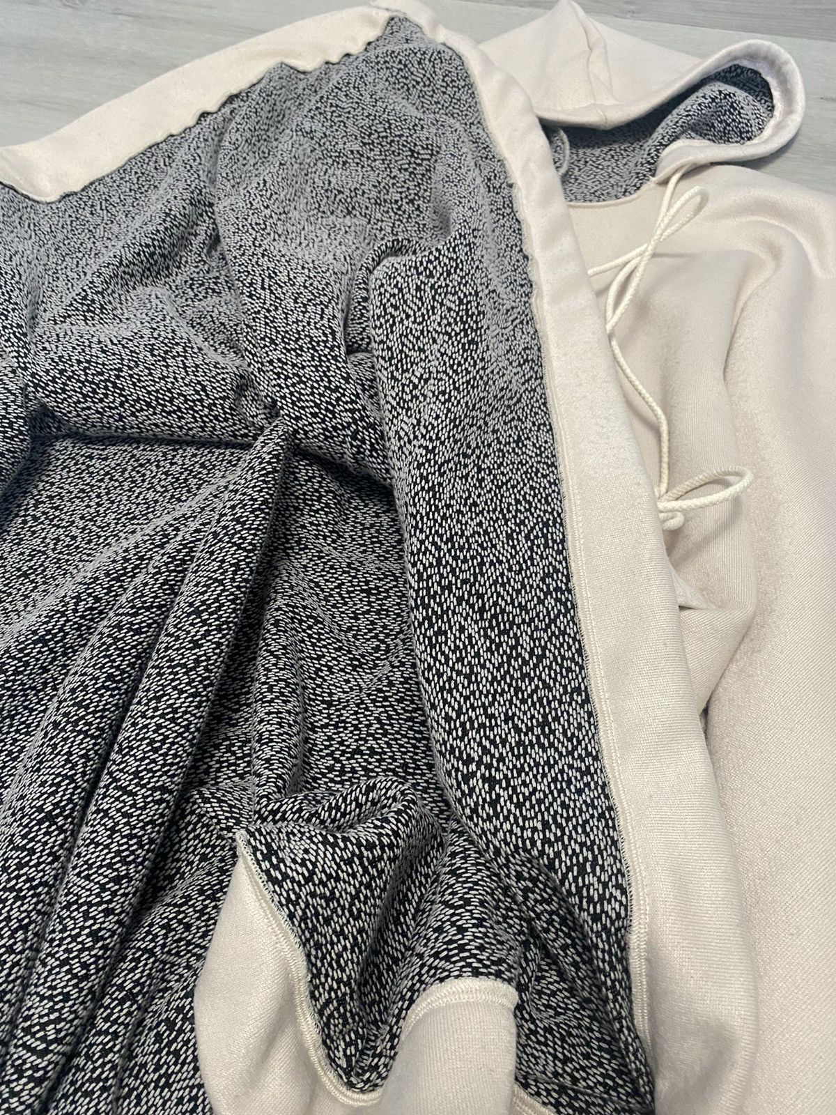Designer × Handmade F2L hooded poncho OS Size US L / EU 52-54 / 3 - 5 Thumbnail