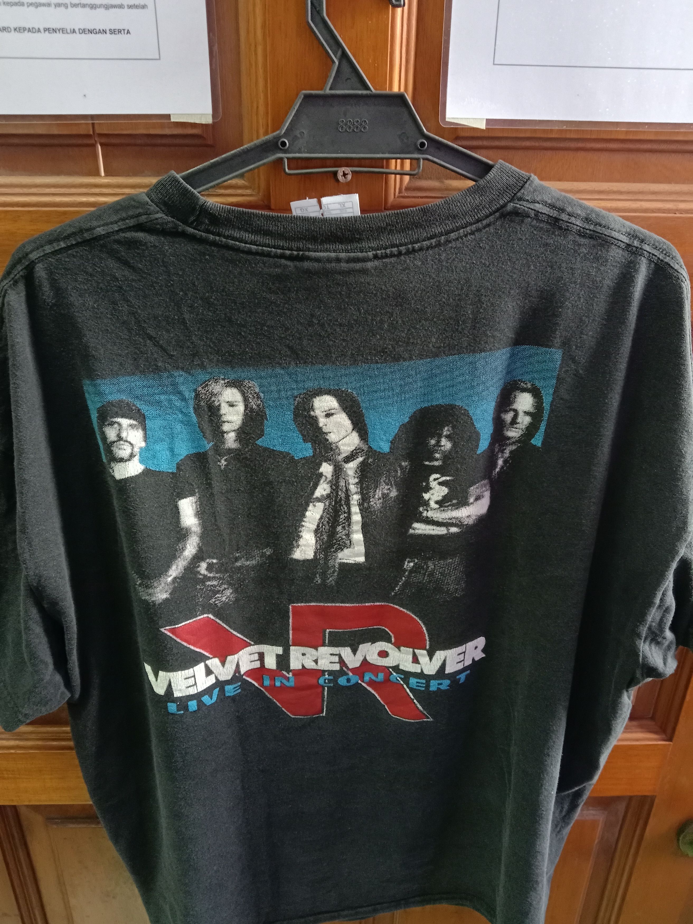 Band Tees Band Tees x Velvet Revolver x Live In Concert x Very Rare Size US XL / EU 56 / 4 - 3 Thumbnail