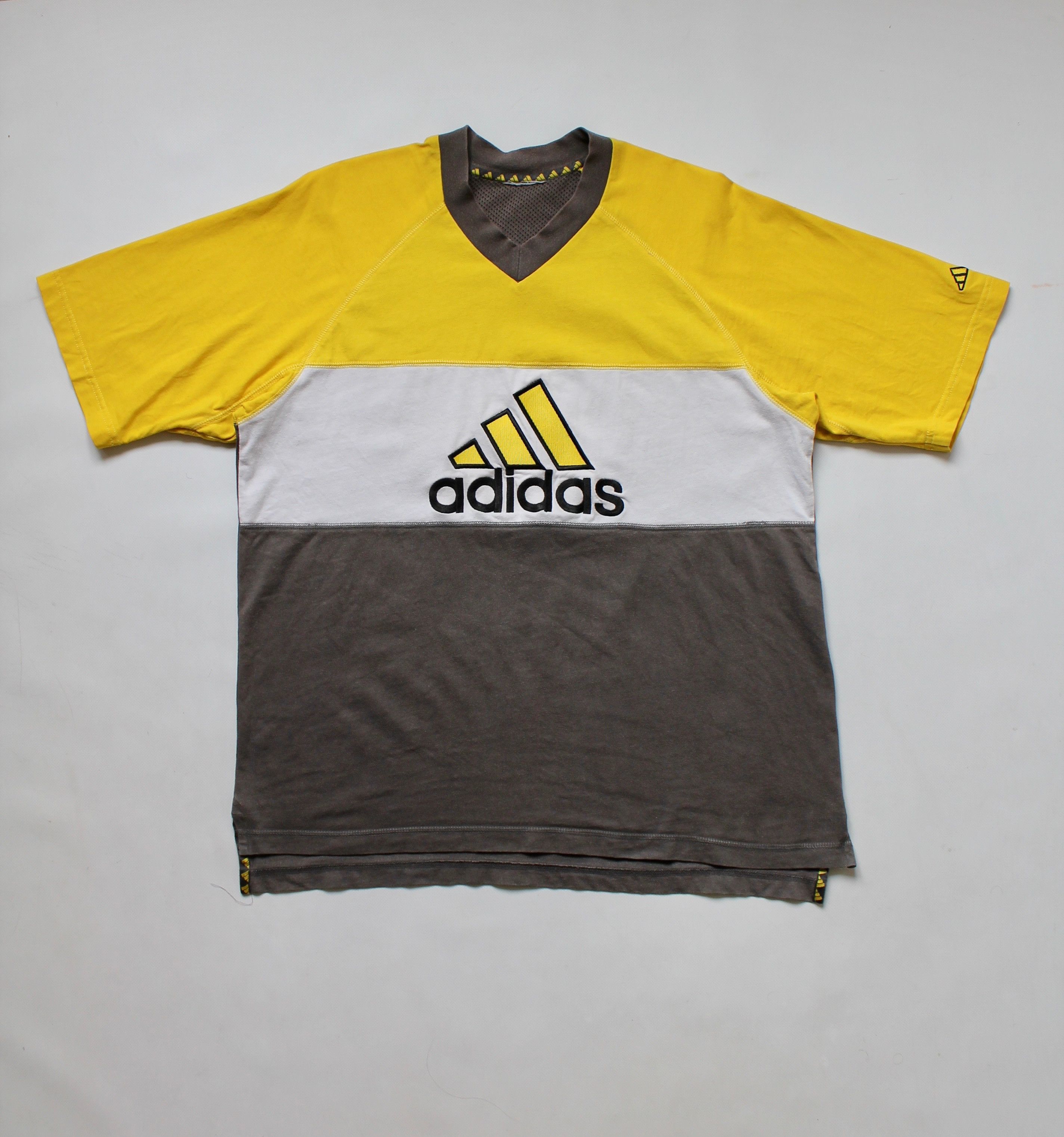 Adidas ADIDAS Big Logo V Neck T shirt FADED Size US M / EU 48-50 / 2 - 8 Thumbnail