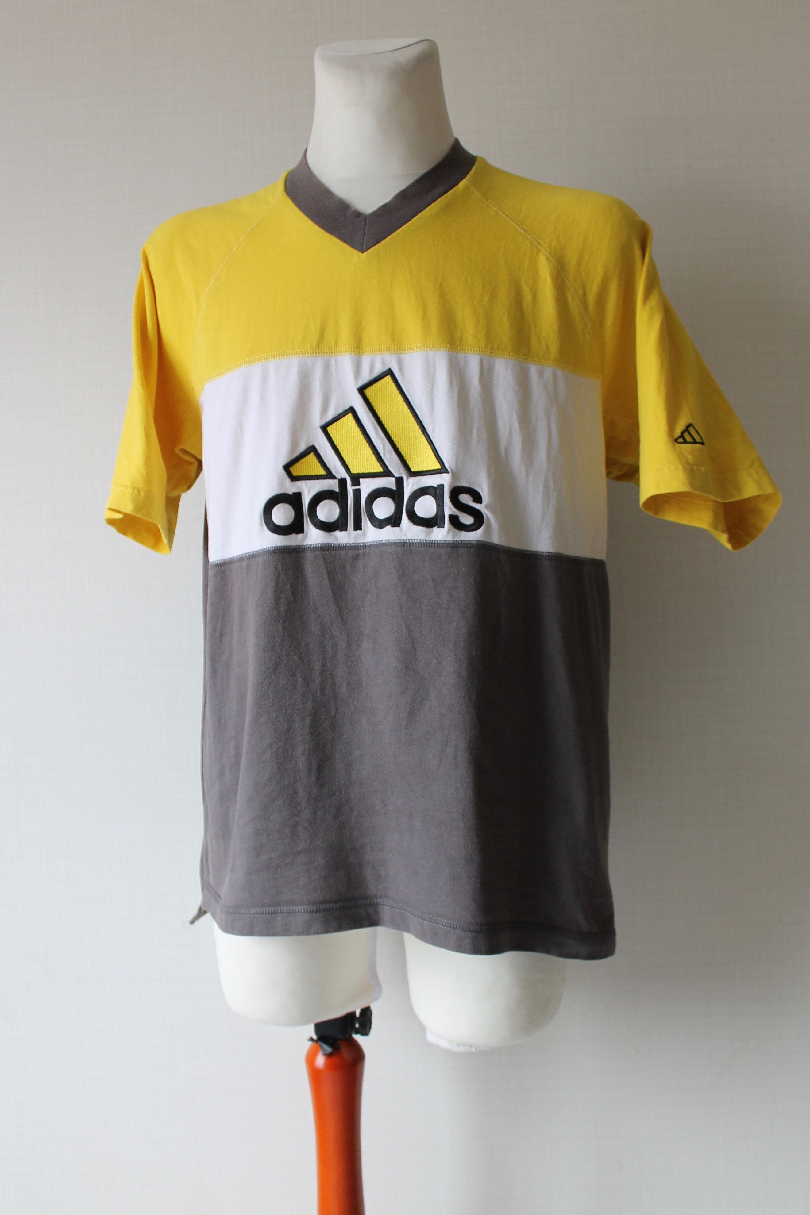 Adidas ADIDAS Big Logo V Neck T shirt FADED Size US M / EU 48-50 / 2 - 6 Thumbnail