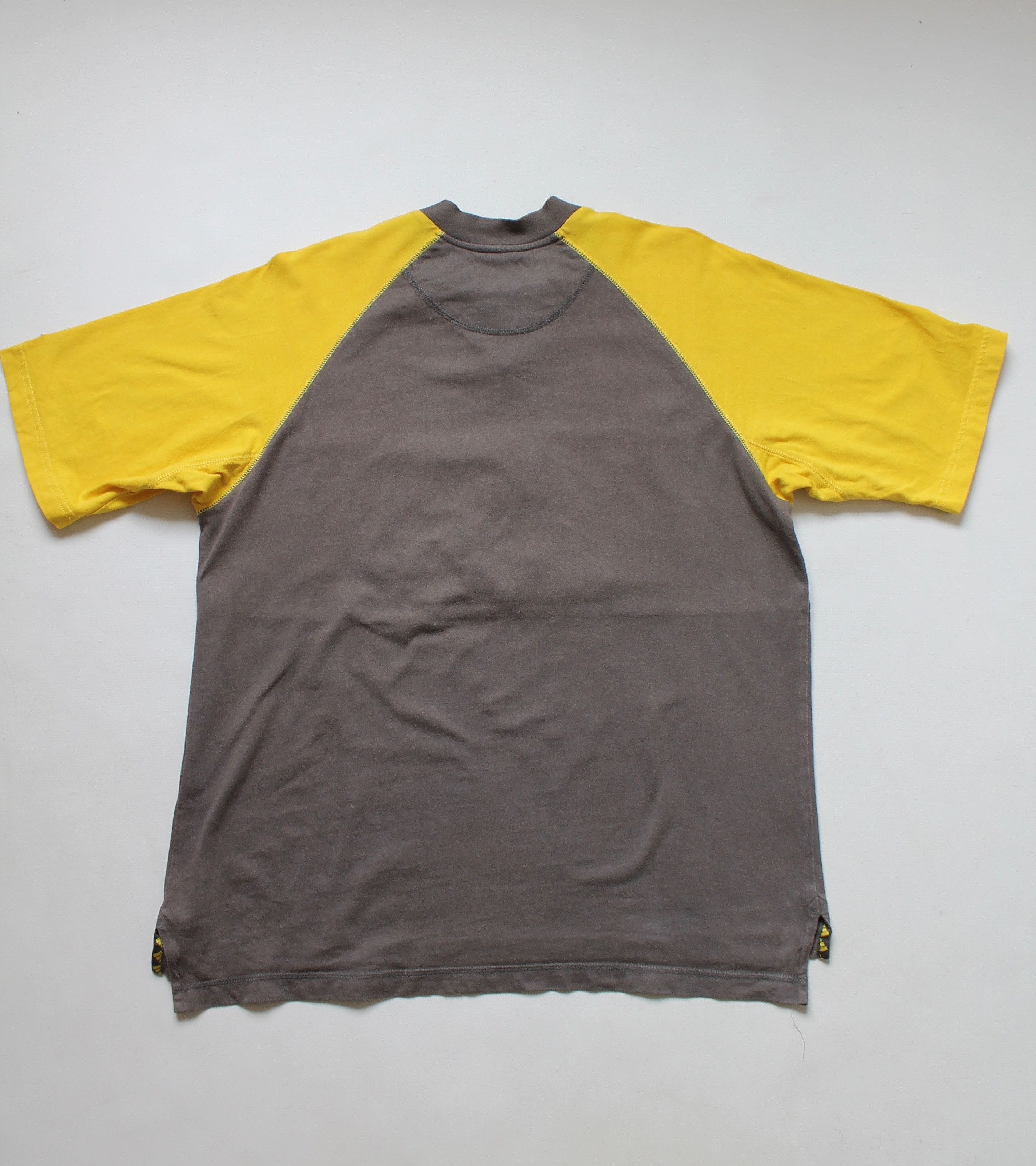 Adidas ADIDAS Big Logo V Neck T shirt FADED Size US M / EU 48-50 / 2 - 11 Thumbnail