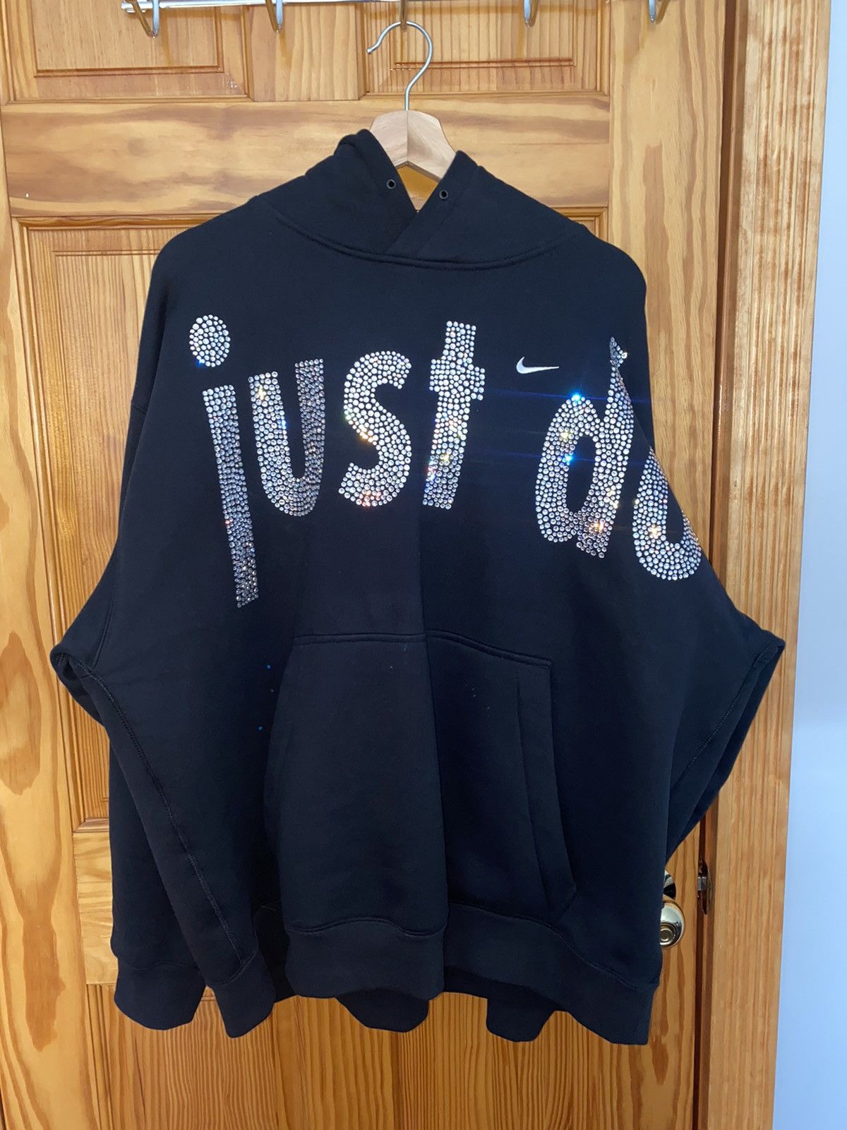 人気話題コラボ！Nike CPFM Swarovski Just Do It Hoodie Black Cactus Plant Flea Market × Nike CPFM x Nike x Swarovski Just